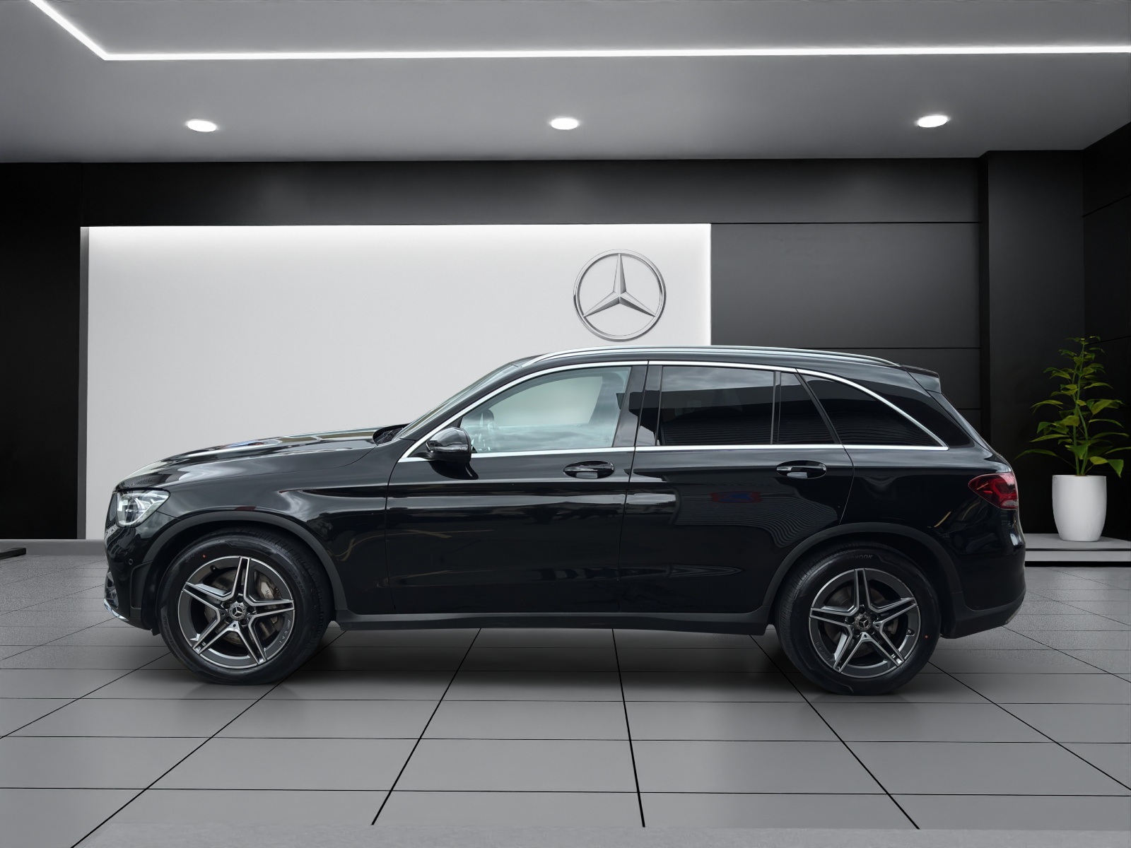 MERCEDES-BENZ GLC 200 AMG Line 4Matic-showroom-element-2