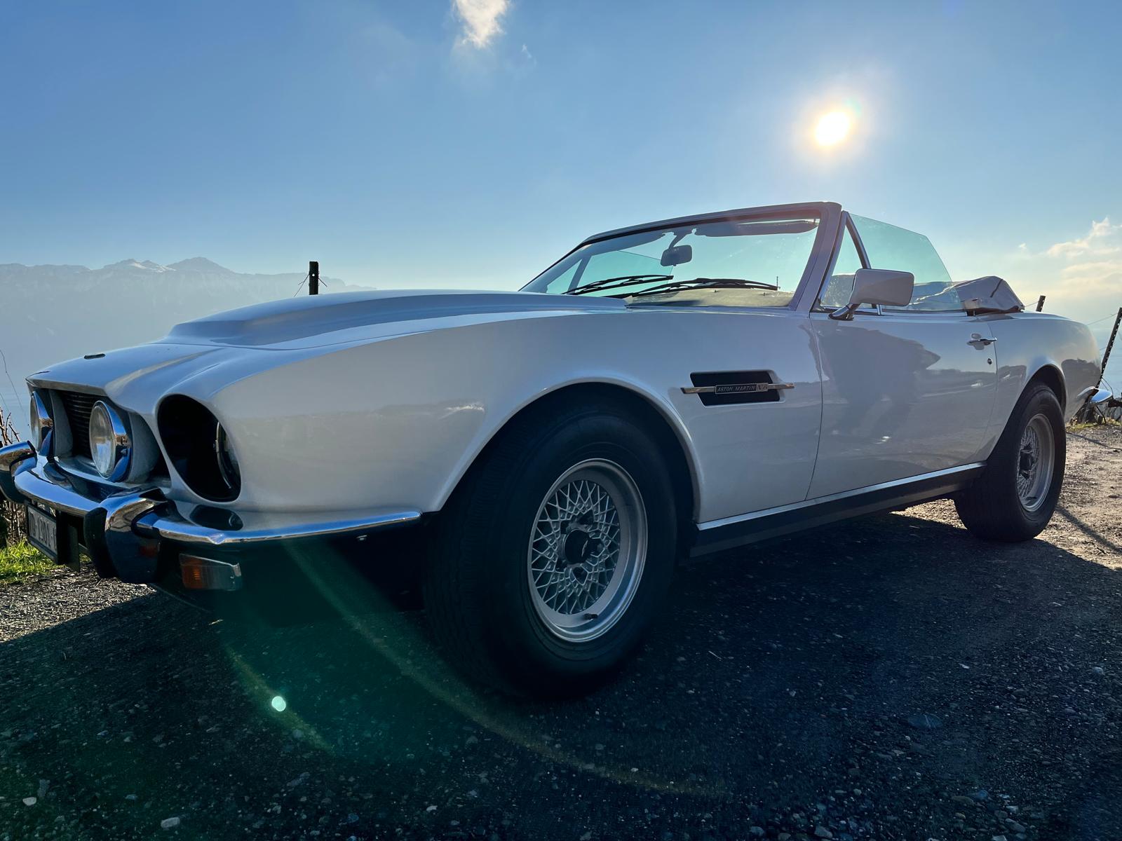 ASTON MARTIN V8 Volante-image-4