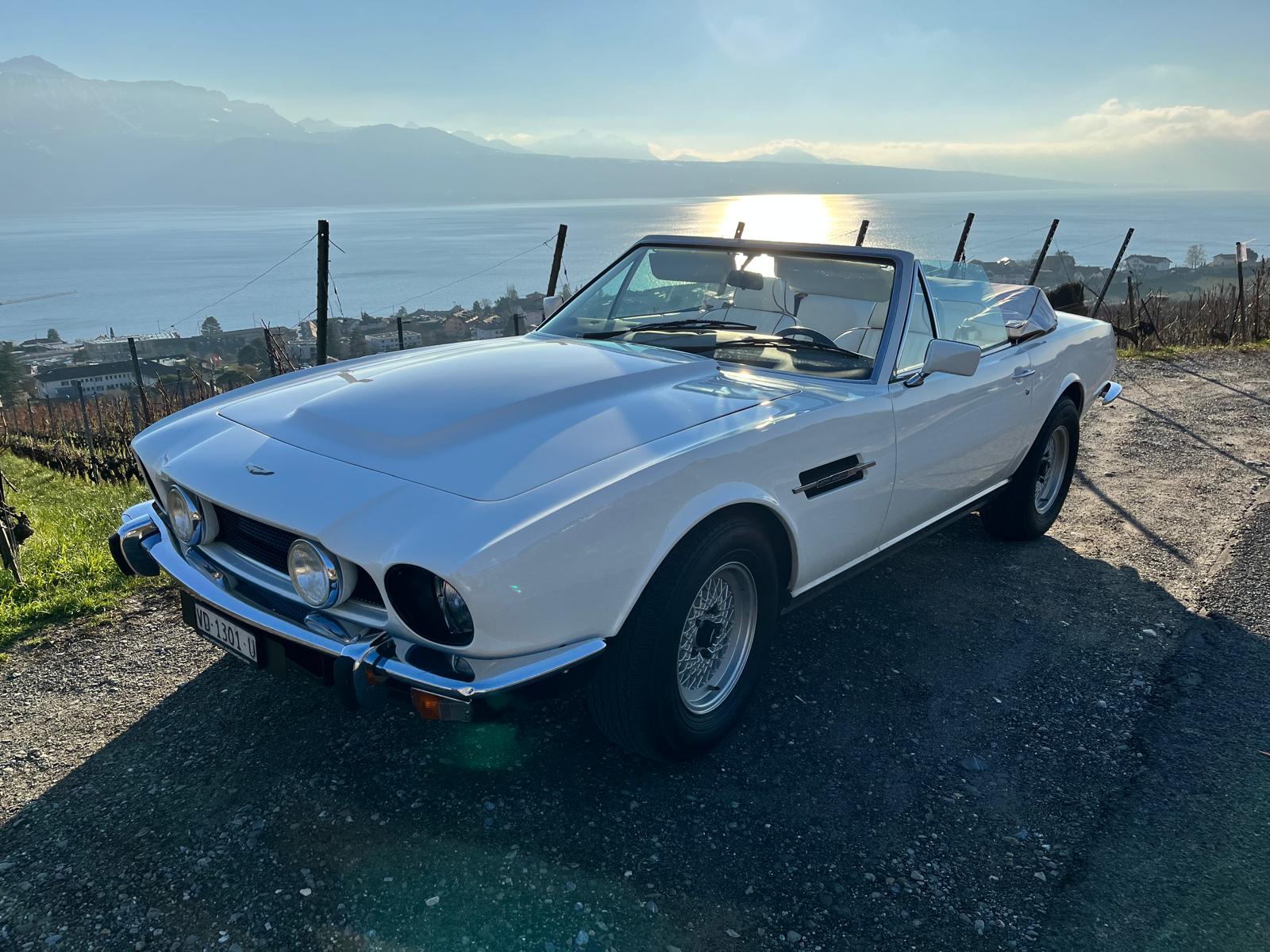 ASTON MARTIN V8 Volante