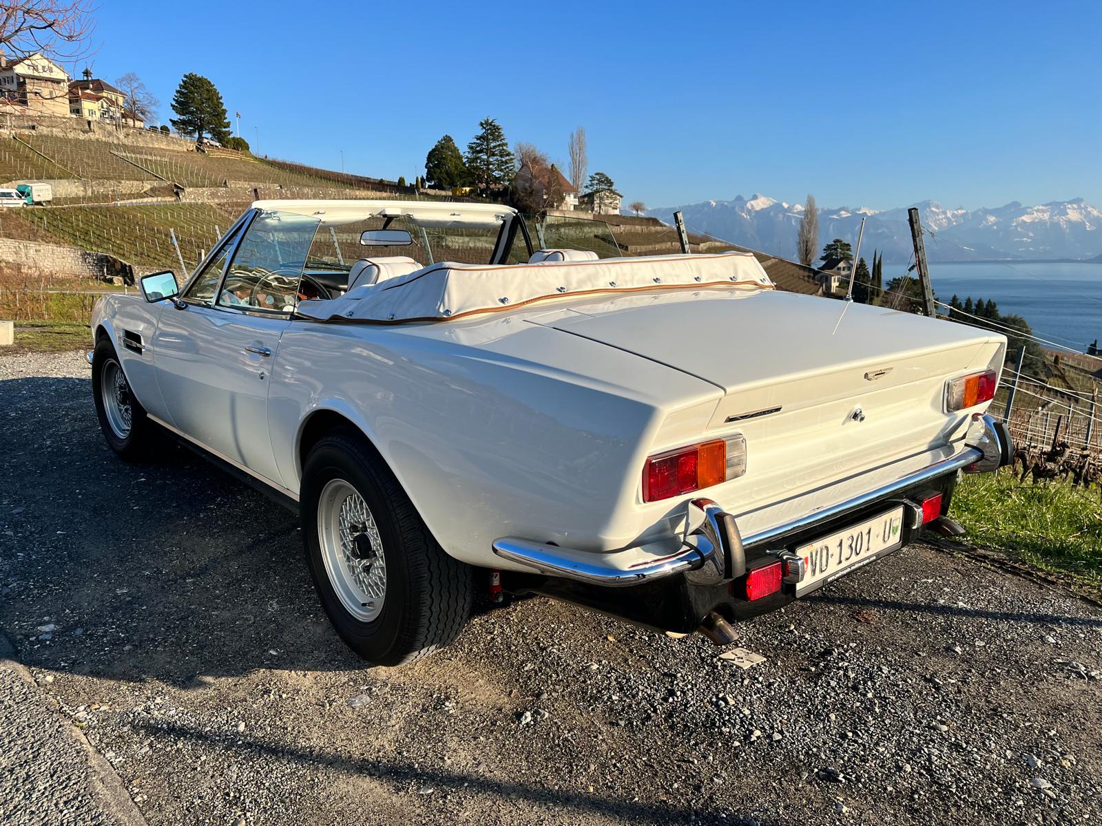 ASTON MARTIN V8 Volante-image-6