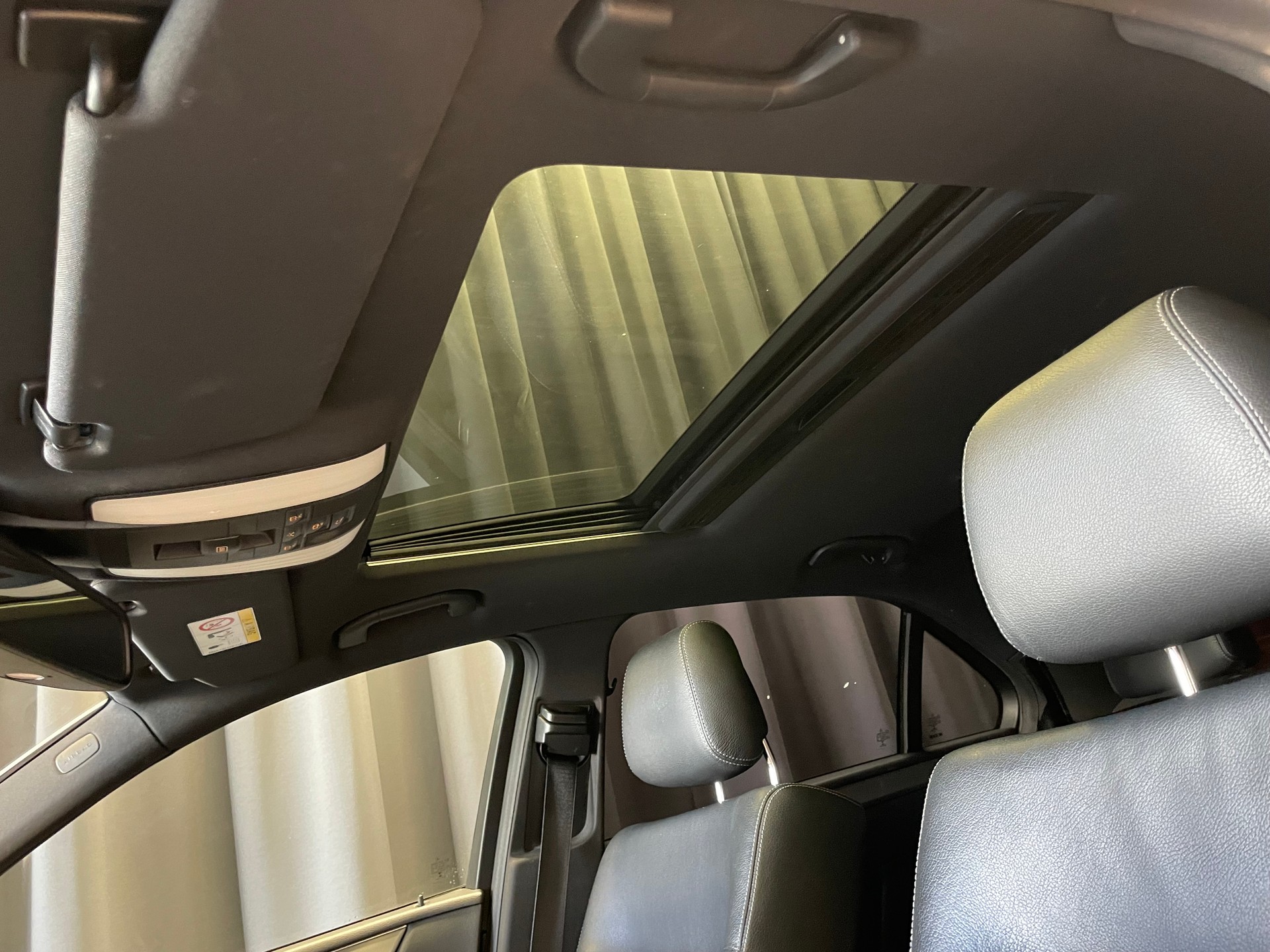 MERCEDES-BENZ E 200 BlueTEC Avantgarde 7G-Tronic (10)-image-17