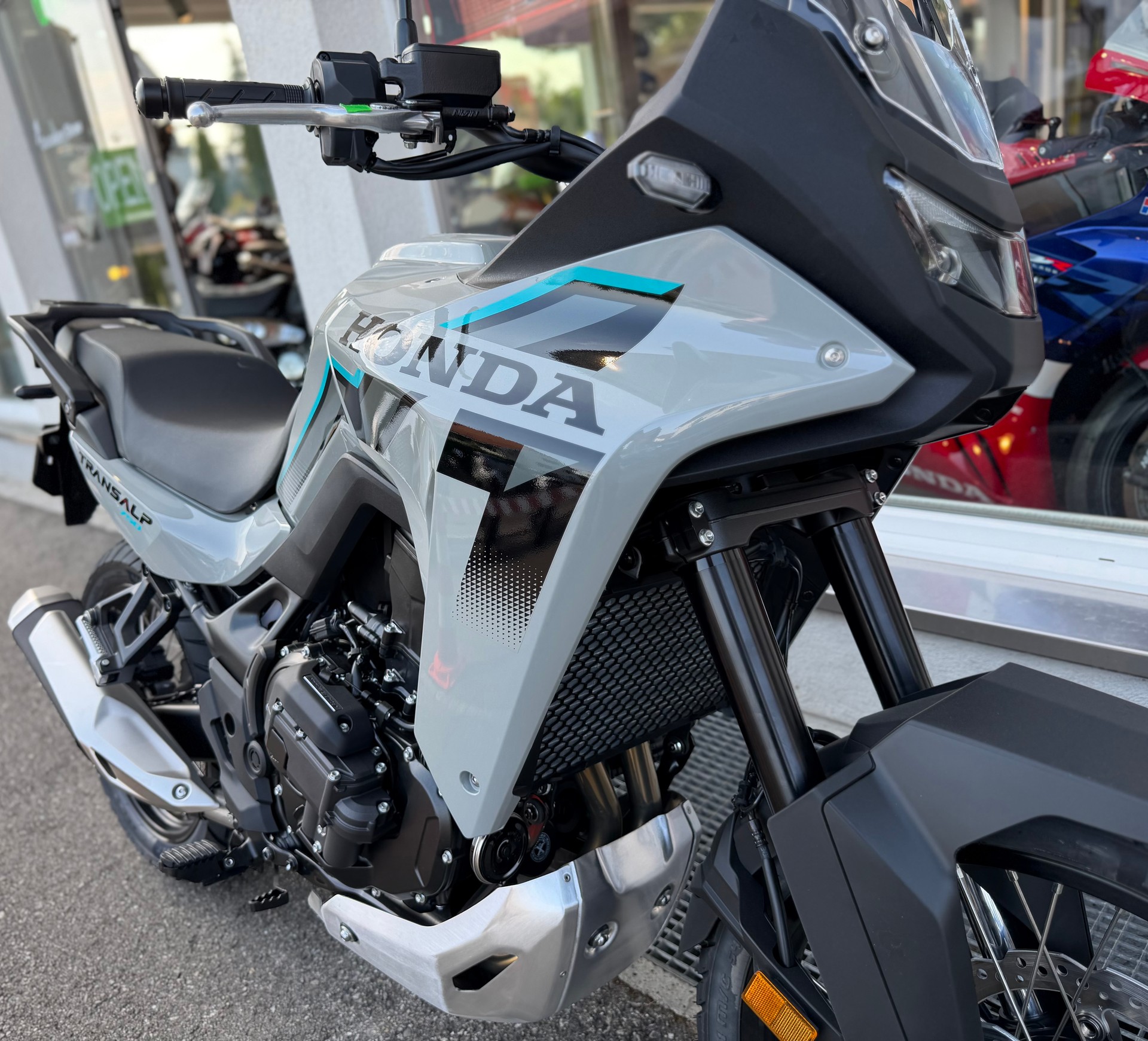 HONDA XL 750 Transalp E-Clutch 2026-image-5