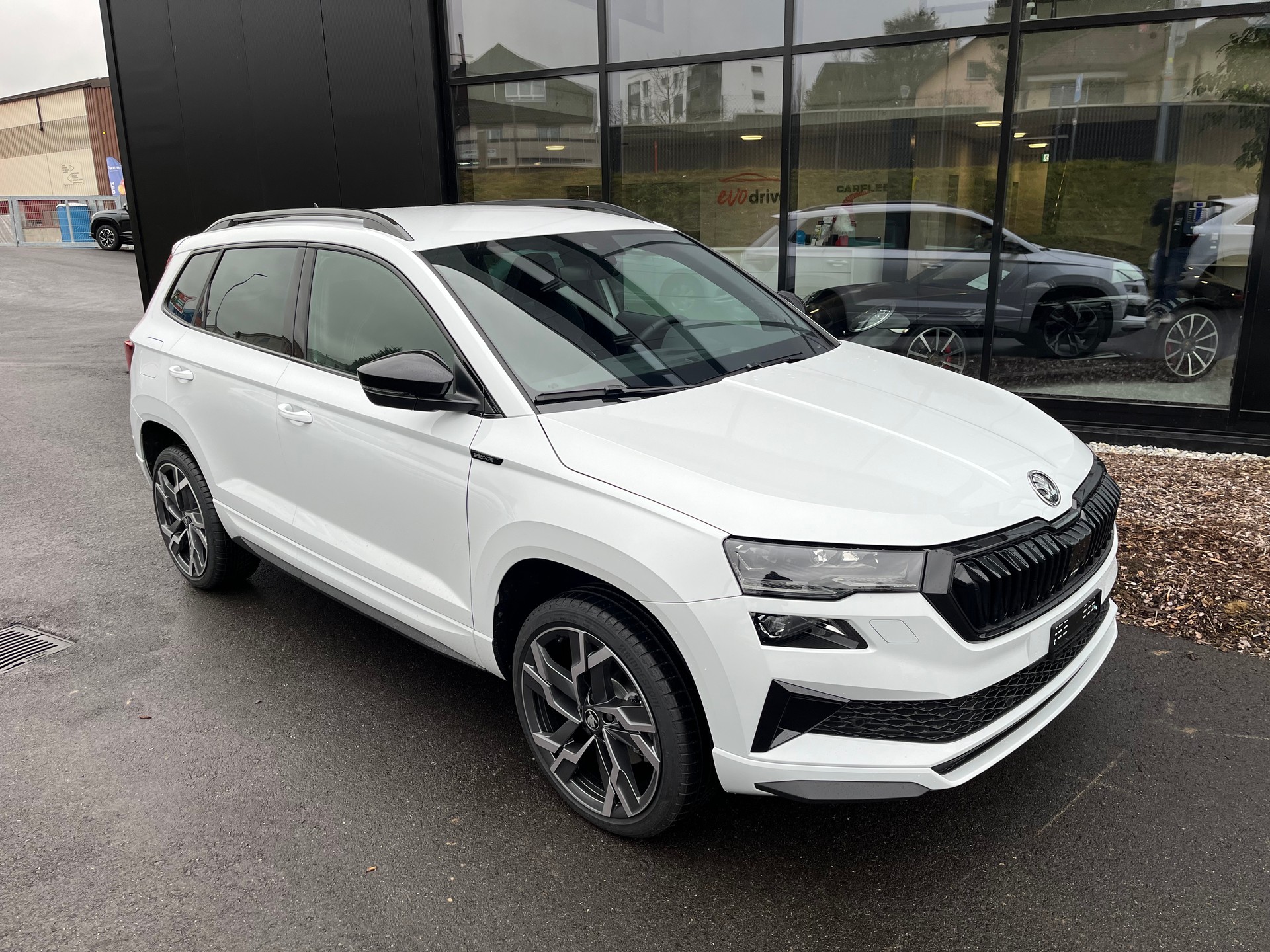 SKODA Karoq 1.5 TSI SportLine DSG-image-1
