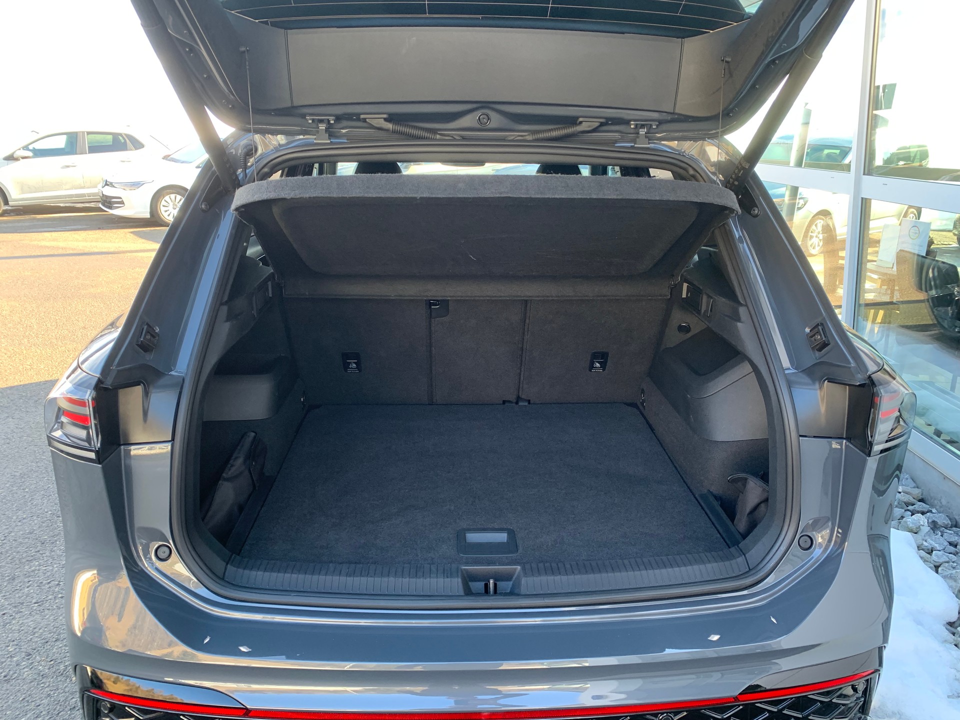 VW Tiguan 2.0 TDI SCR R-Line 4Motion DSG-image-17
