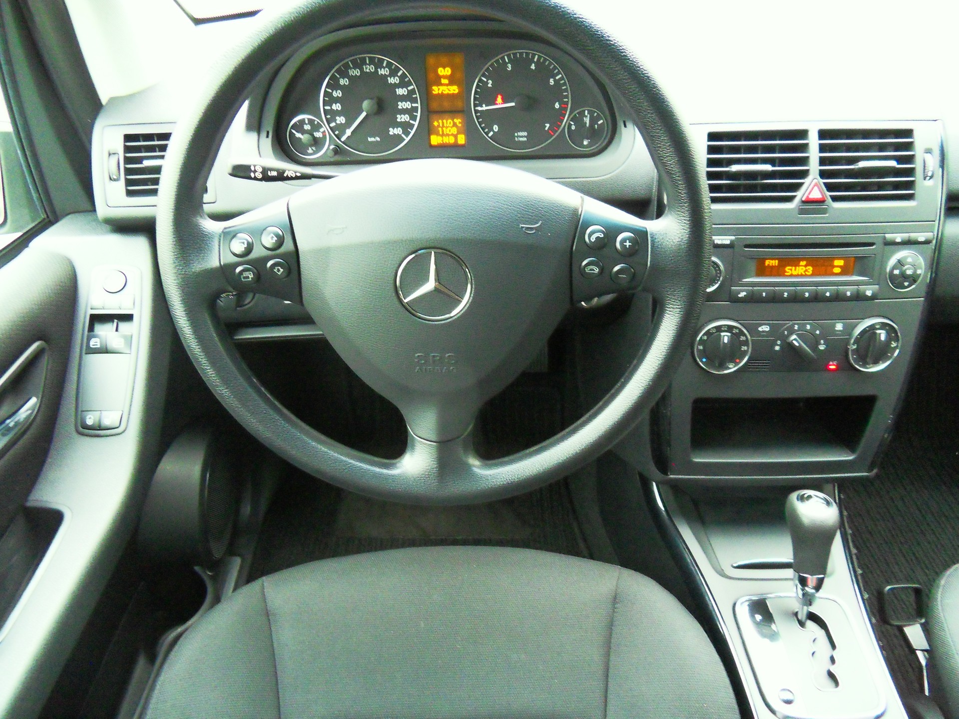 MERCEDES-BENZ A 150 Elégance Edition A-image-15