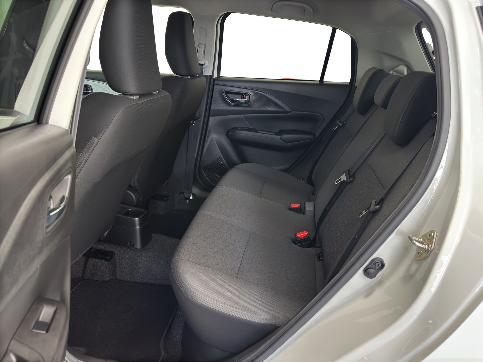 SUZUKI Swift 1.2 Sakura Top Hybrid 4x4-image-16