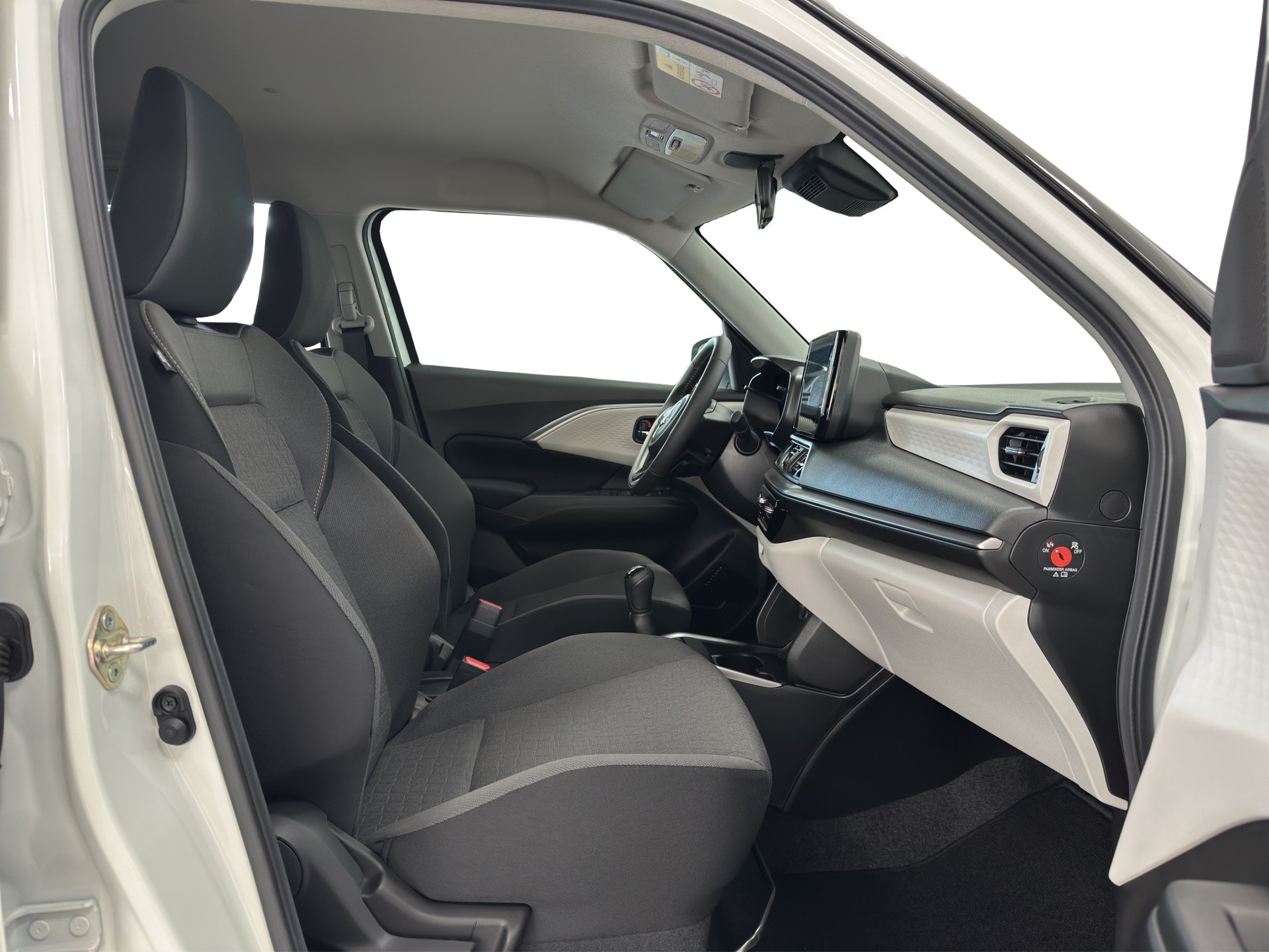 SUZUKI Swift 1.2 Sakura Top Hybrid 4x4-image-7
