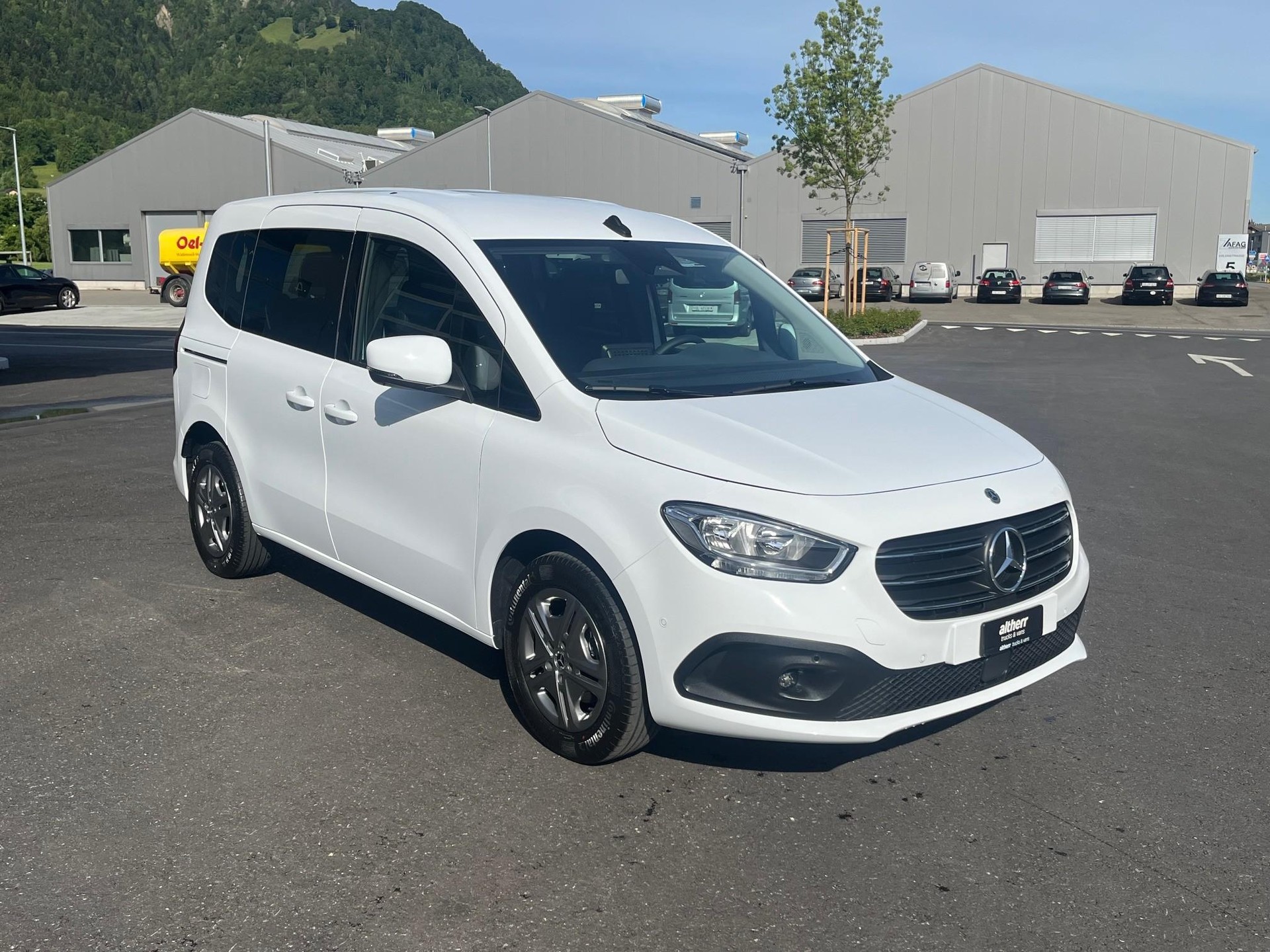 MERCEDES-BENZ 180 d Style Van S-showroom-element-1