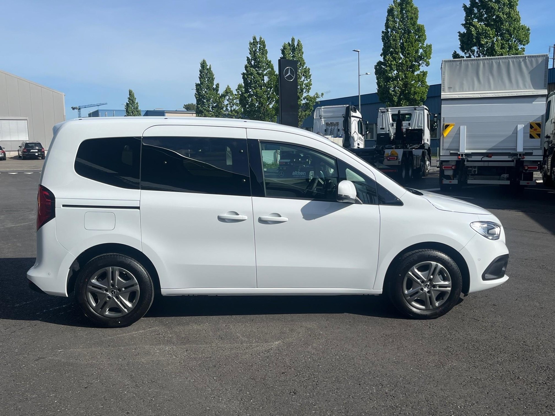 MERCEDES-BENZ 180 d Style Van S-showroom-element-2