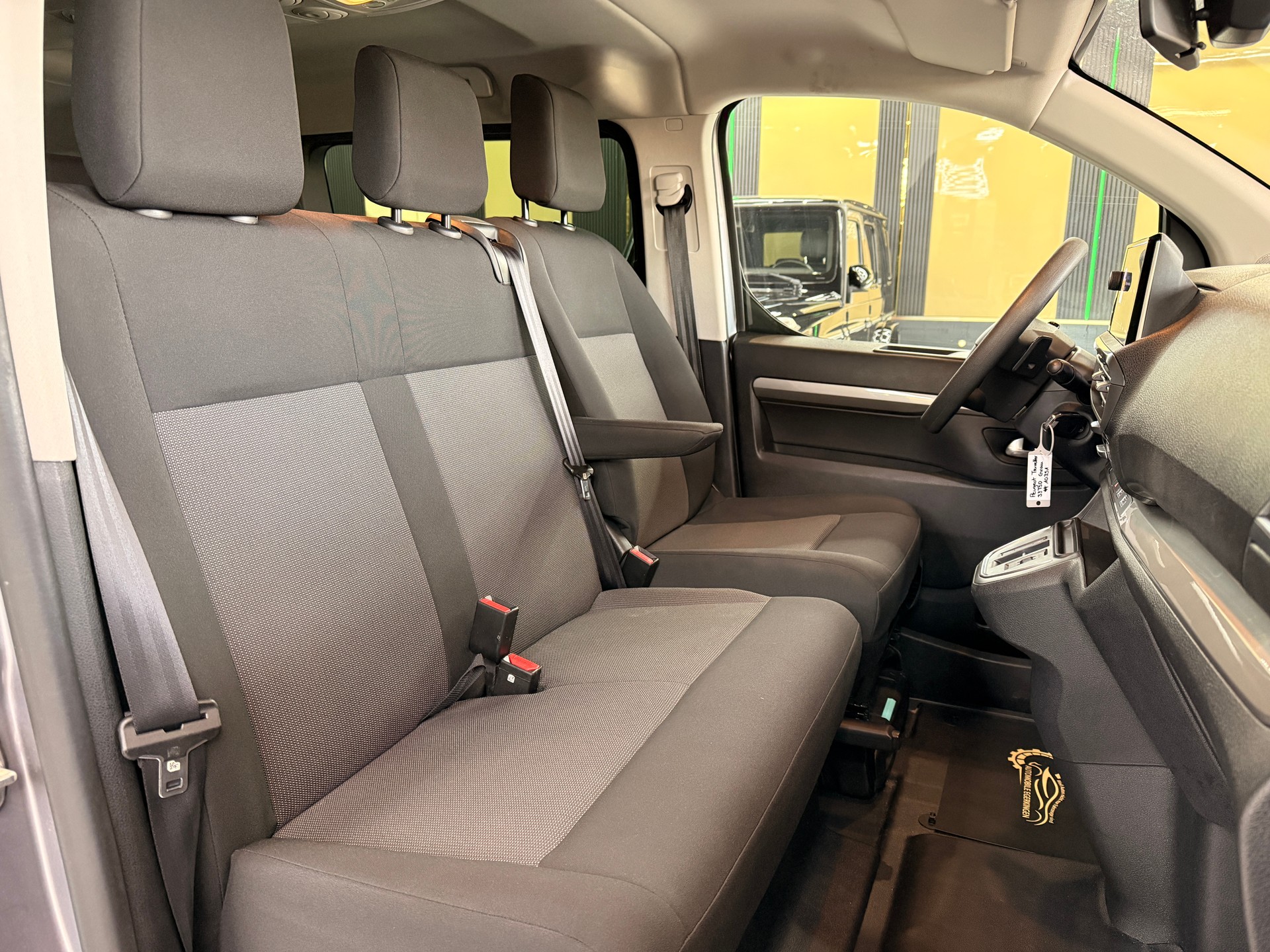 PEUGEOT Traveller 2.0 BlueHDi Business Long EAT8-image-11