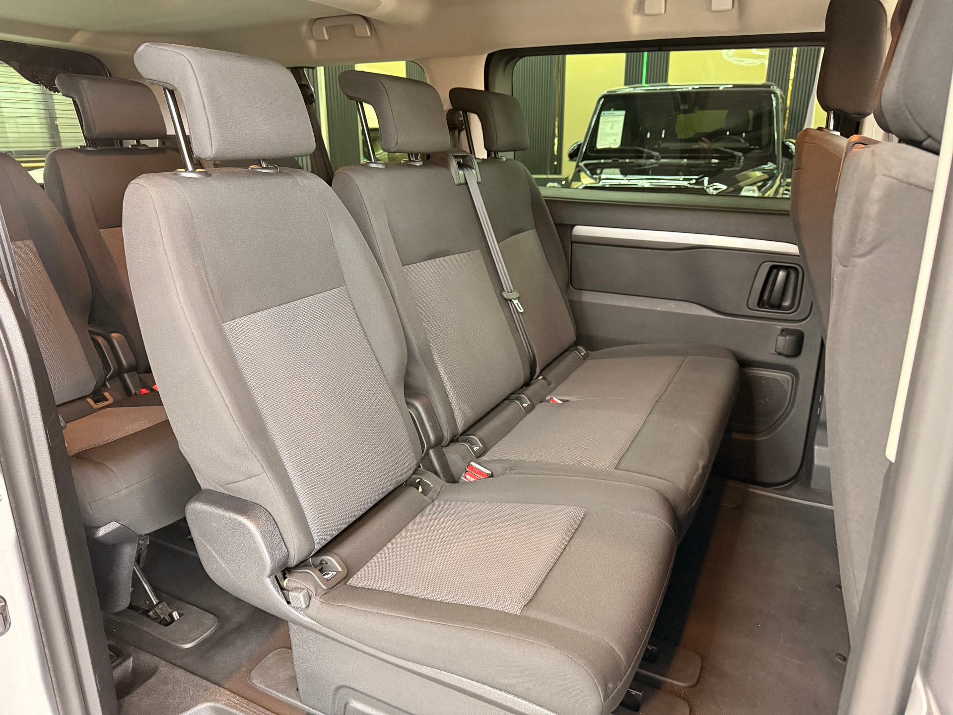 PEUGEOT Traveller 2.0 BlueHDi Business Long EAT8-image-14
