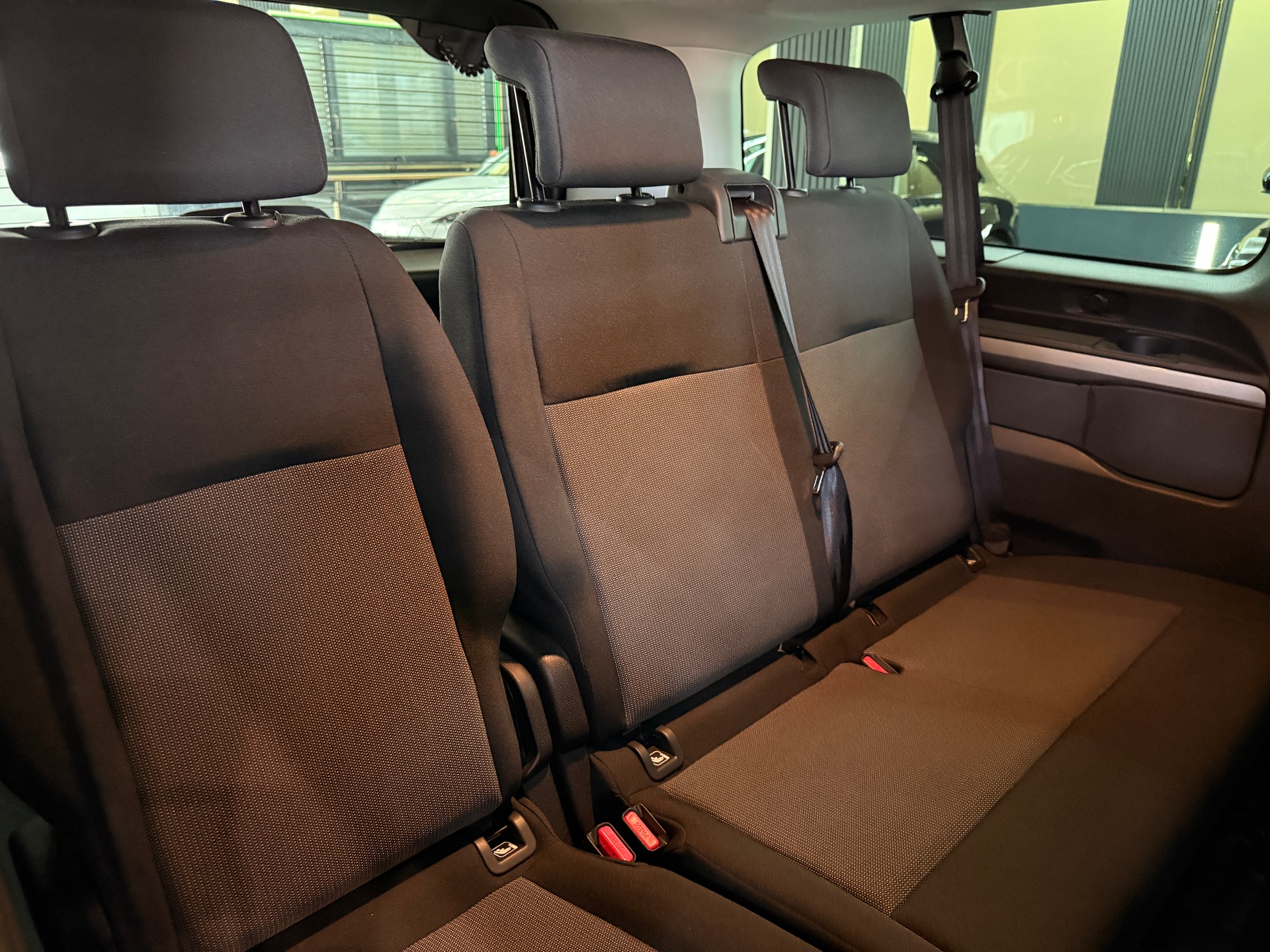 PEUGEOT Traveller 2.0 BlueHDi Business Long EAT8-image-15