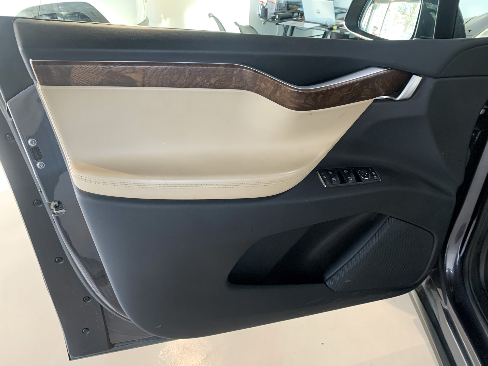 TESLA Model X 100 D-image-16