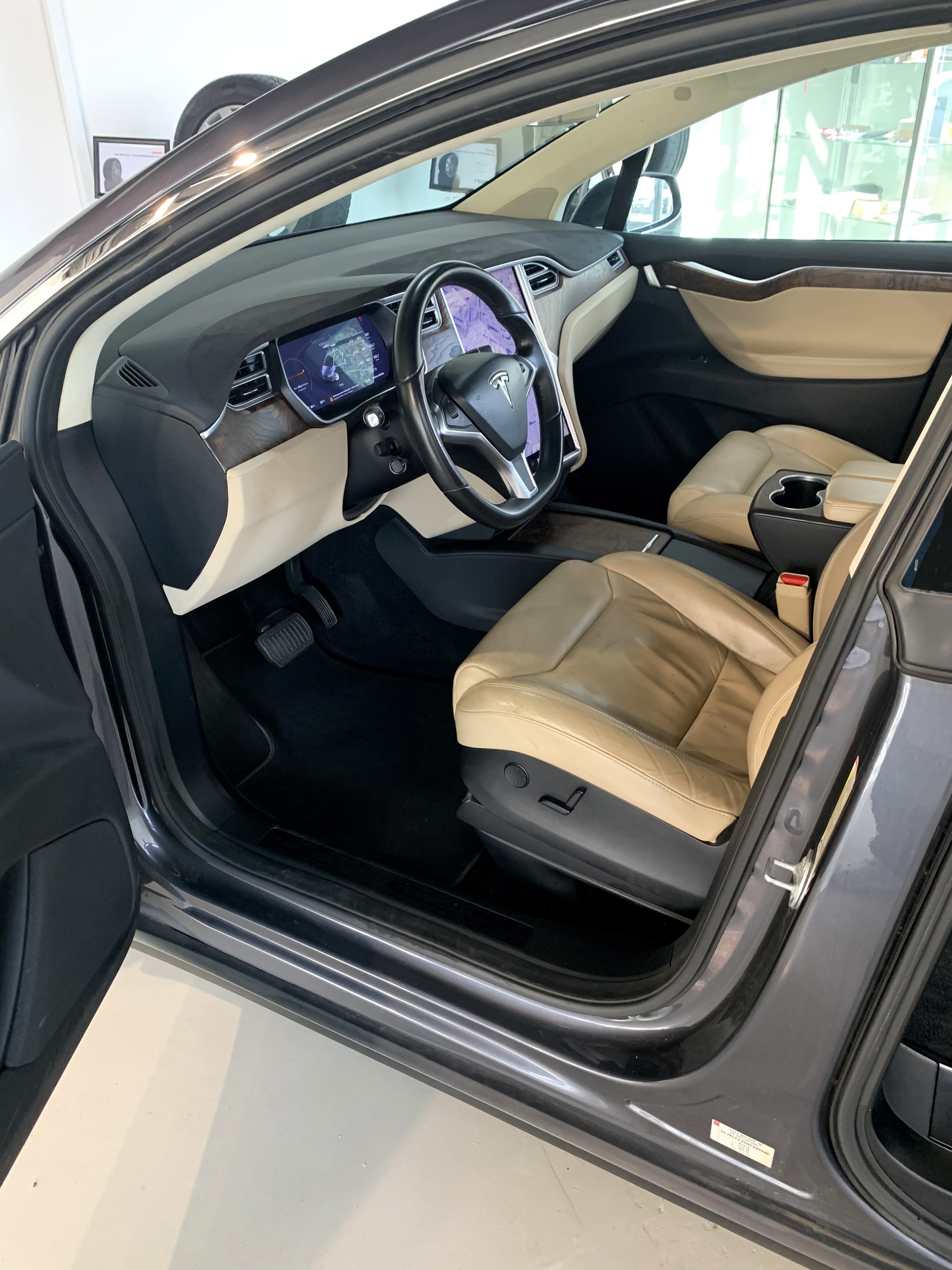 TESLA Model X 100 D-image-15