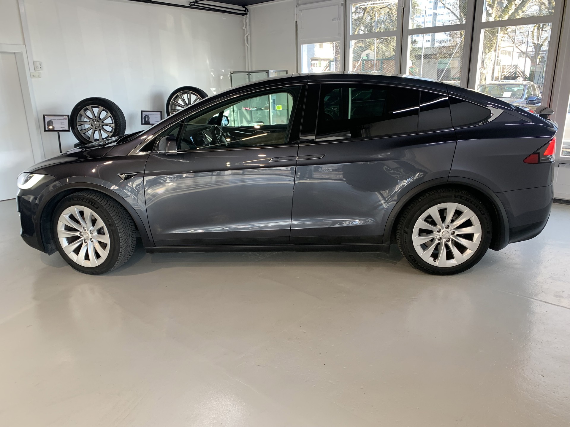 TESLA Model X 100 D-image-8