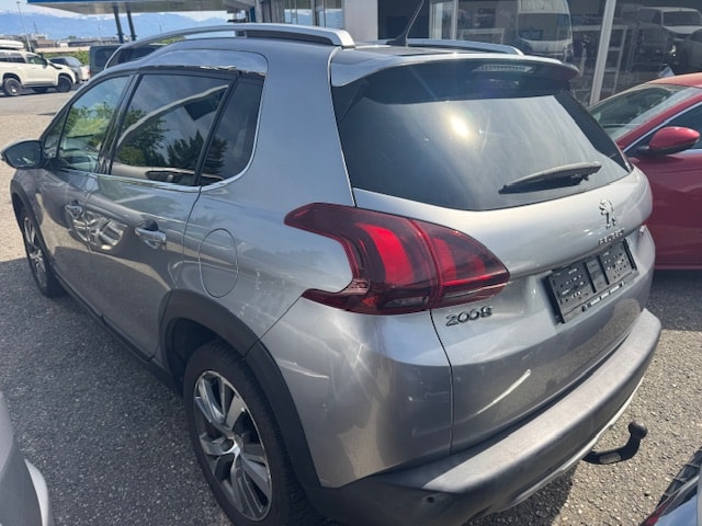 PEUGEOT 2008 1.2 PureTech Allure EAT6-image-3
