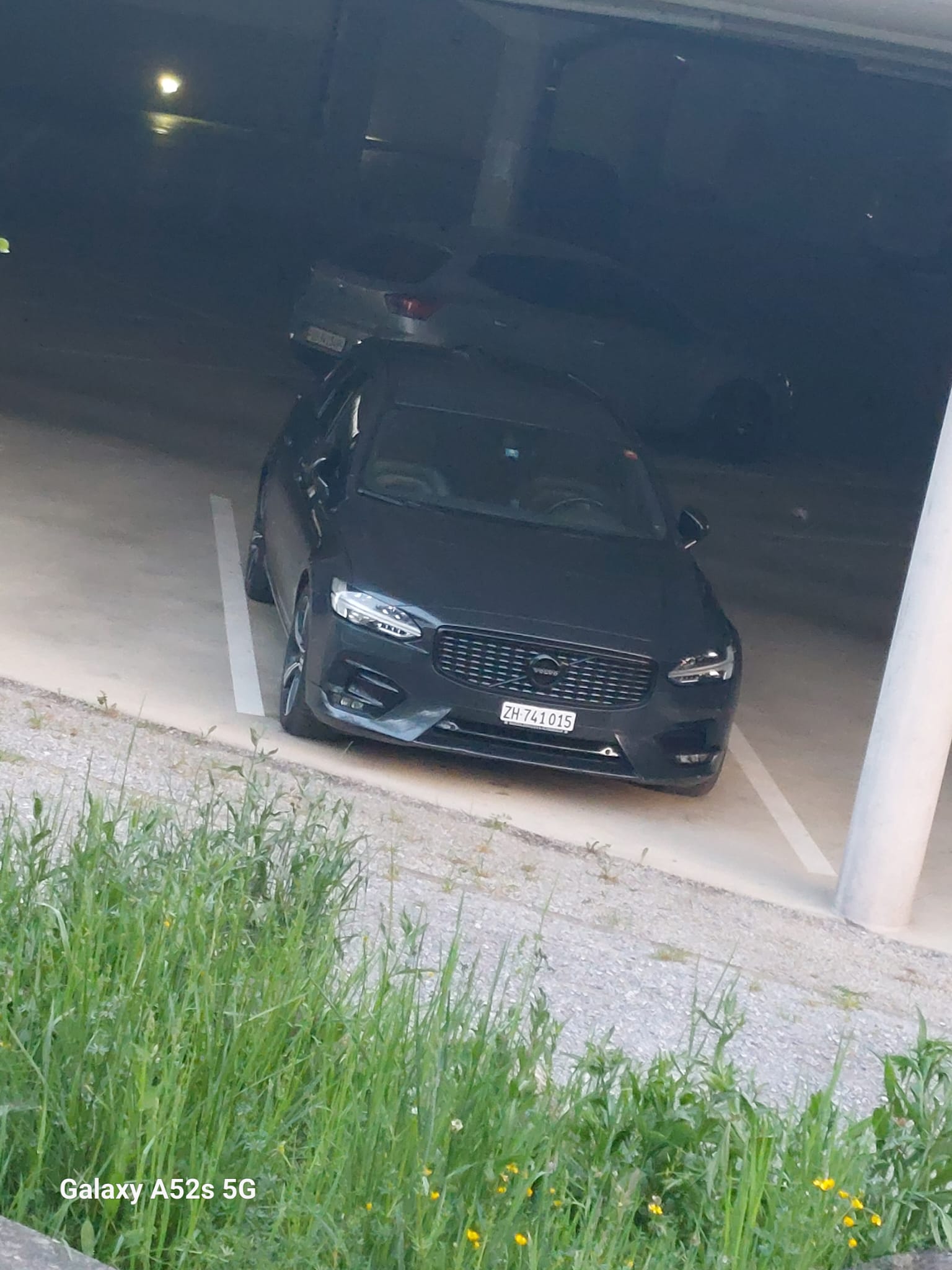 VOLVO V90 2.0 D5 R-Design AWD-image-6