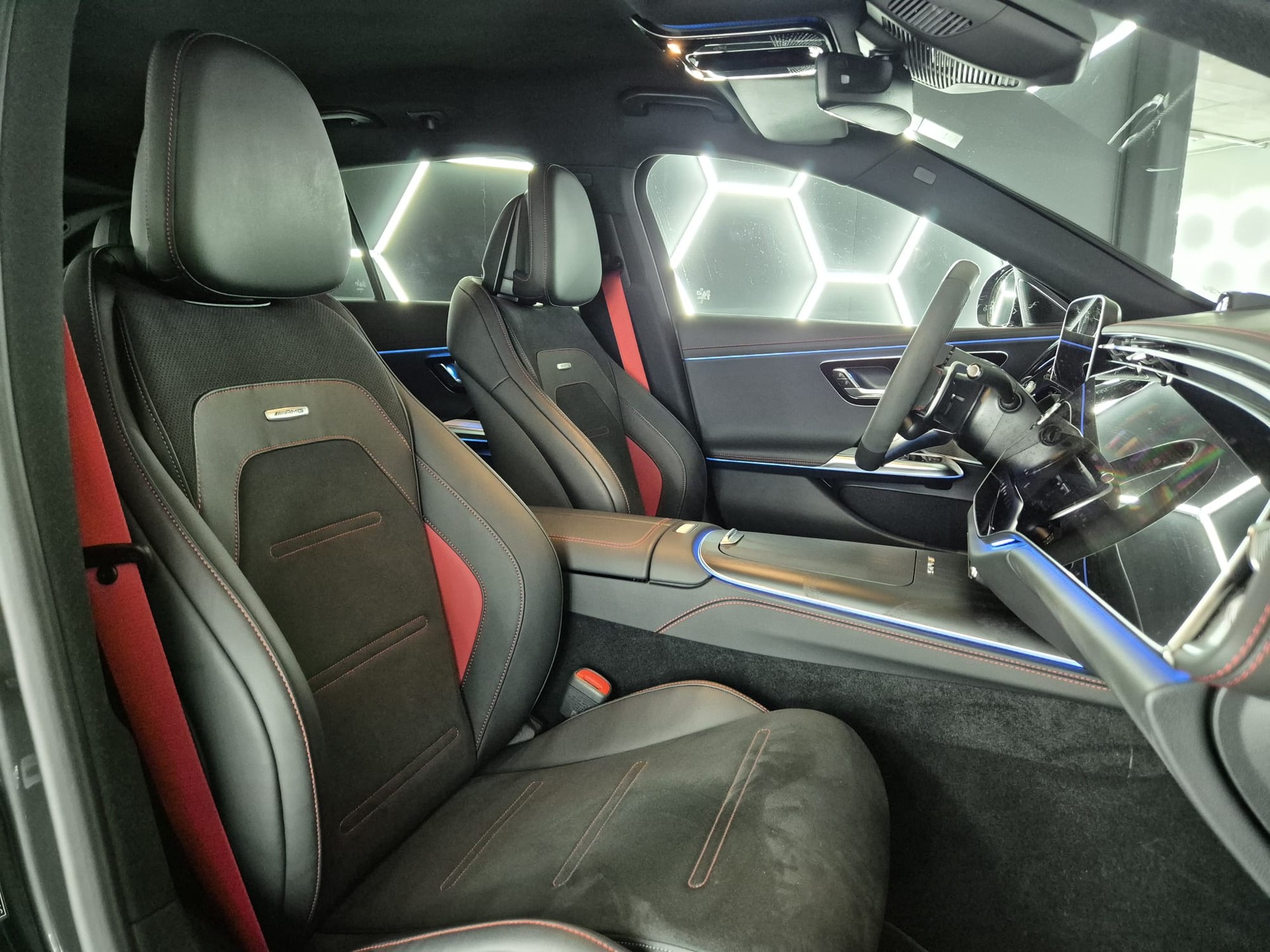 MERCEDES-BENZ E 53 Hybrid T 4Matic+ 9G-Tronic-image-23