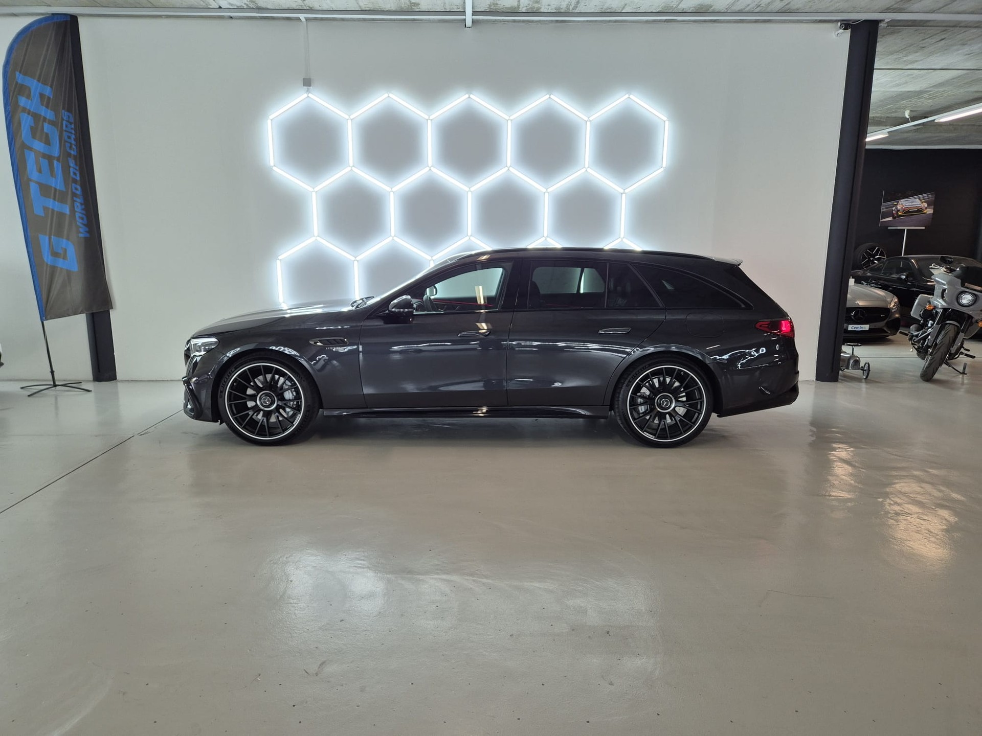 MERCEDES-BENZ E 53 Hybrid T 4Matic+ 9G-Tronic-showroom-element-2