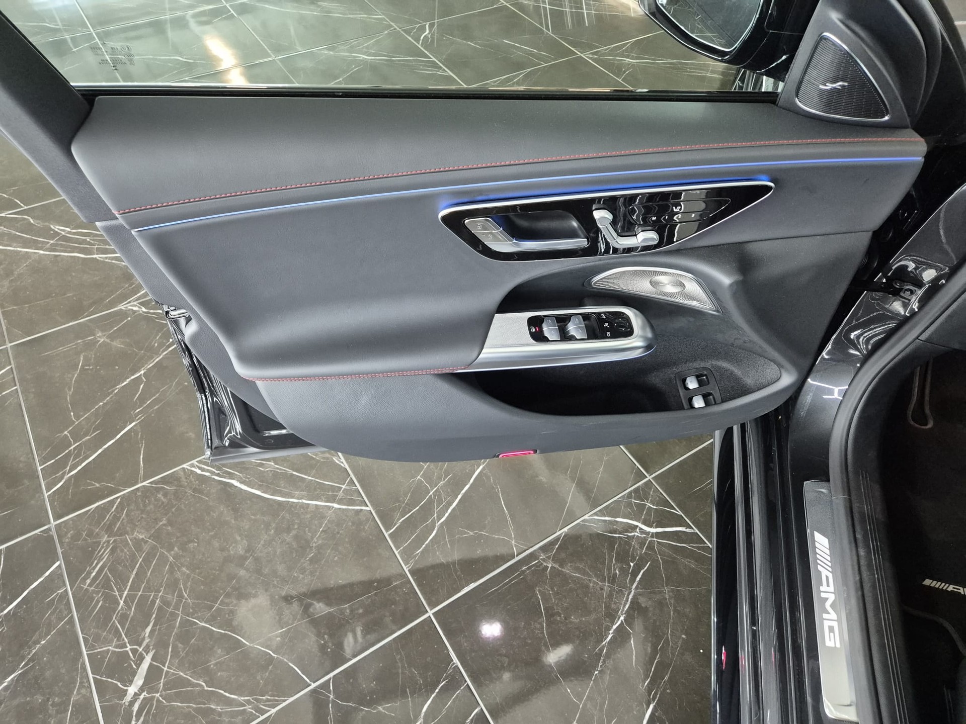 MERCEDES-BENZ E 53 Hybrid T 4Matic+ 9G-Tronic-image-16