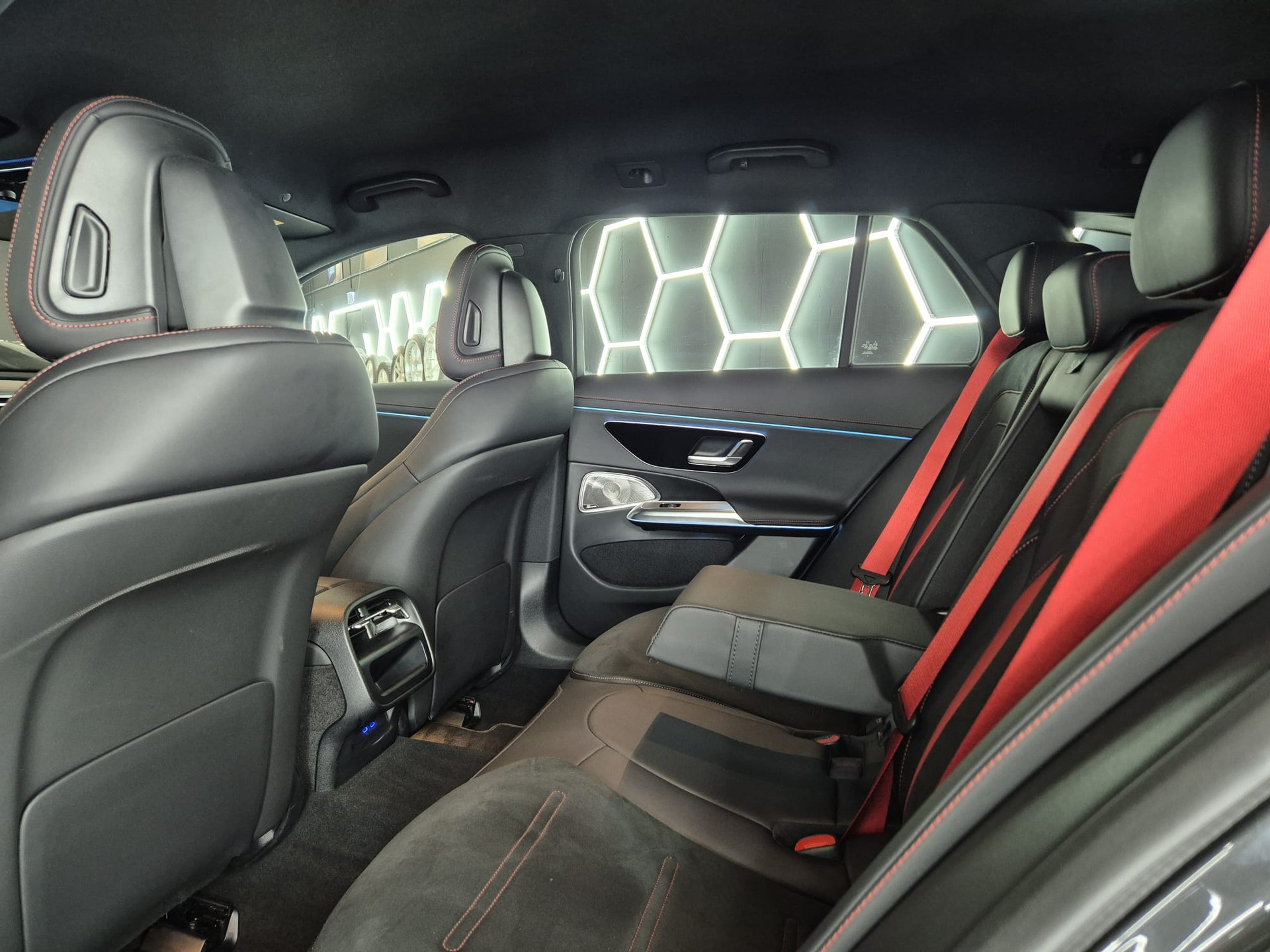 MERCEDES-BENZ E 53 Hybrid T 4Matic+ 9G-Tronic-image-18