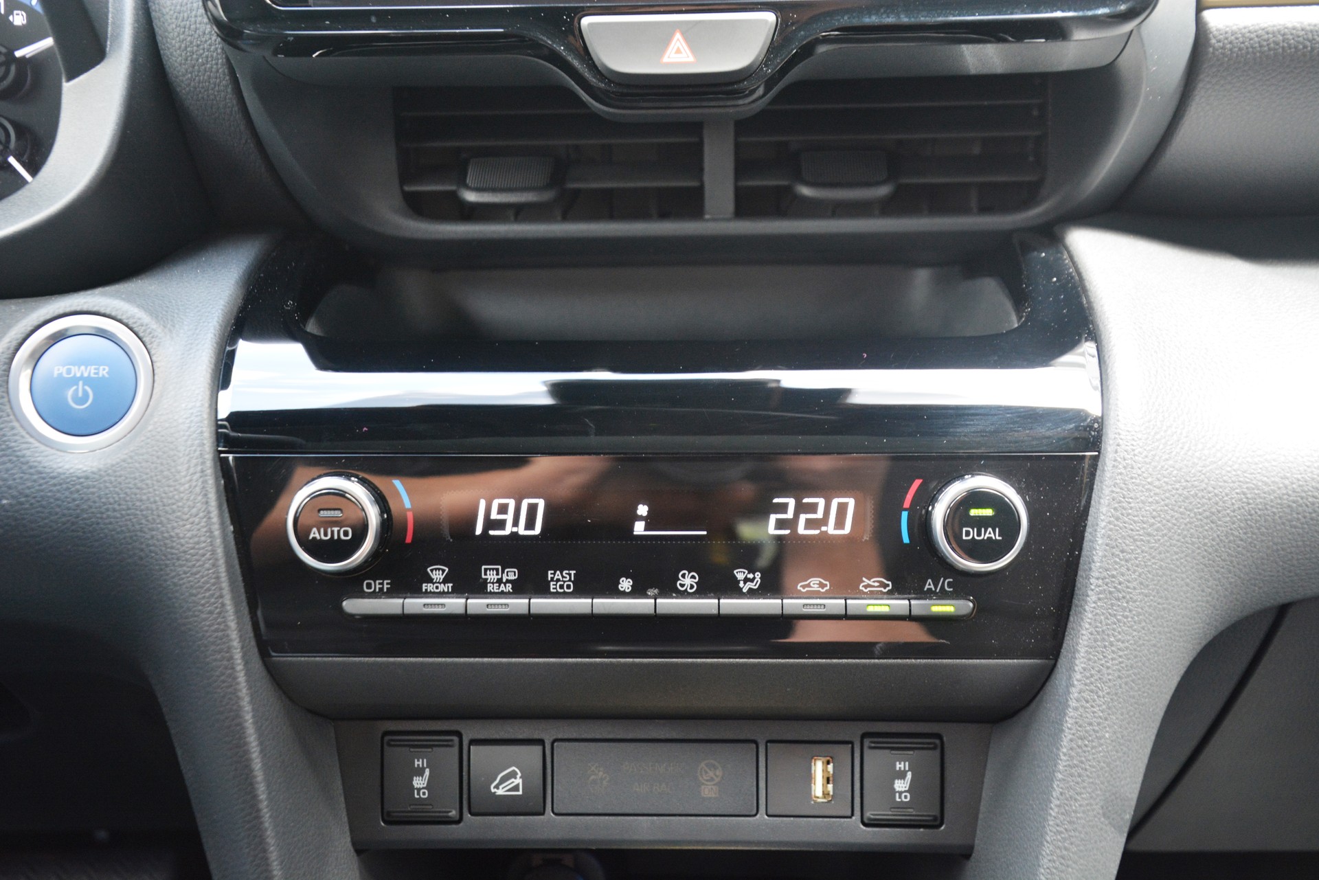 TOYOTA Yaris Cross 1.5 Adventure e-CVT AWDi-image-11