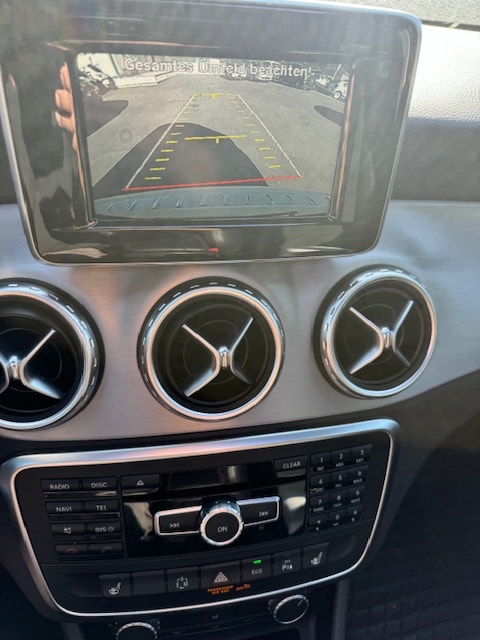 MERCEDES-BENZ GLA 200 AMG Line 7G-DCT-image-7