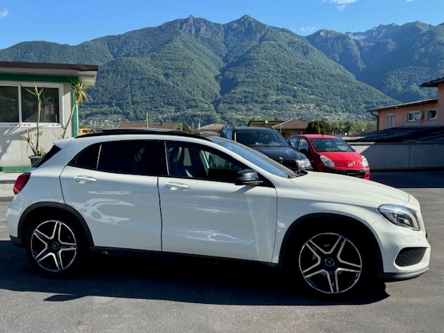 MERCEDES-BENZ GLA 200 AMG Line 7G-DCT-image-2