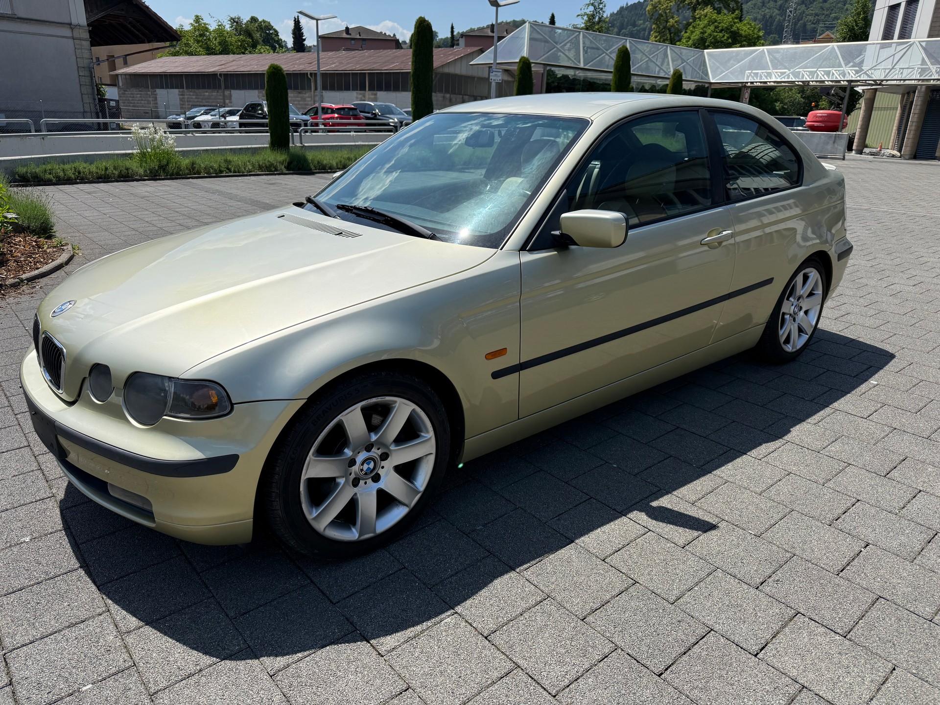 BMW 320td Compact-image-2