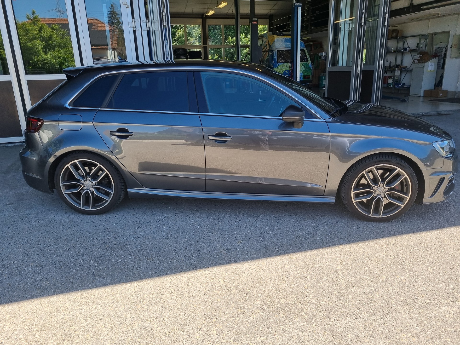 AUDI S3 Sportback 2.0 TFSI quattro S-tronic-showroom-element-2