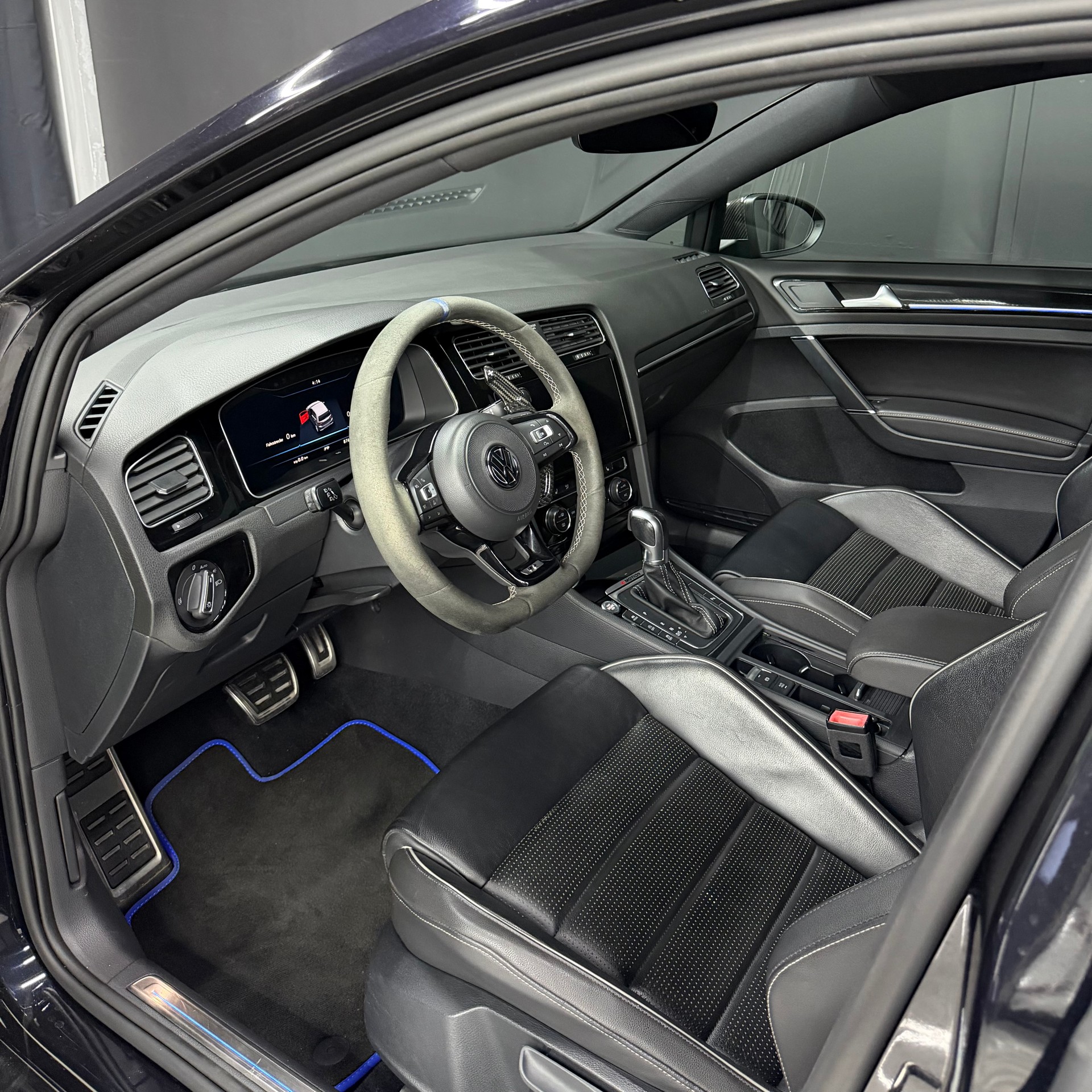 VW Golf 2.0 TSI R 4Motion DSG-image-7