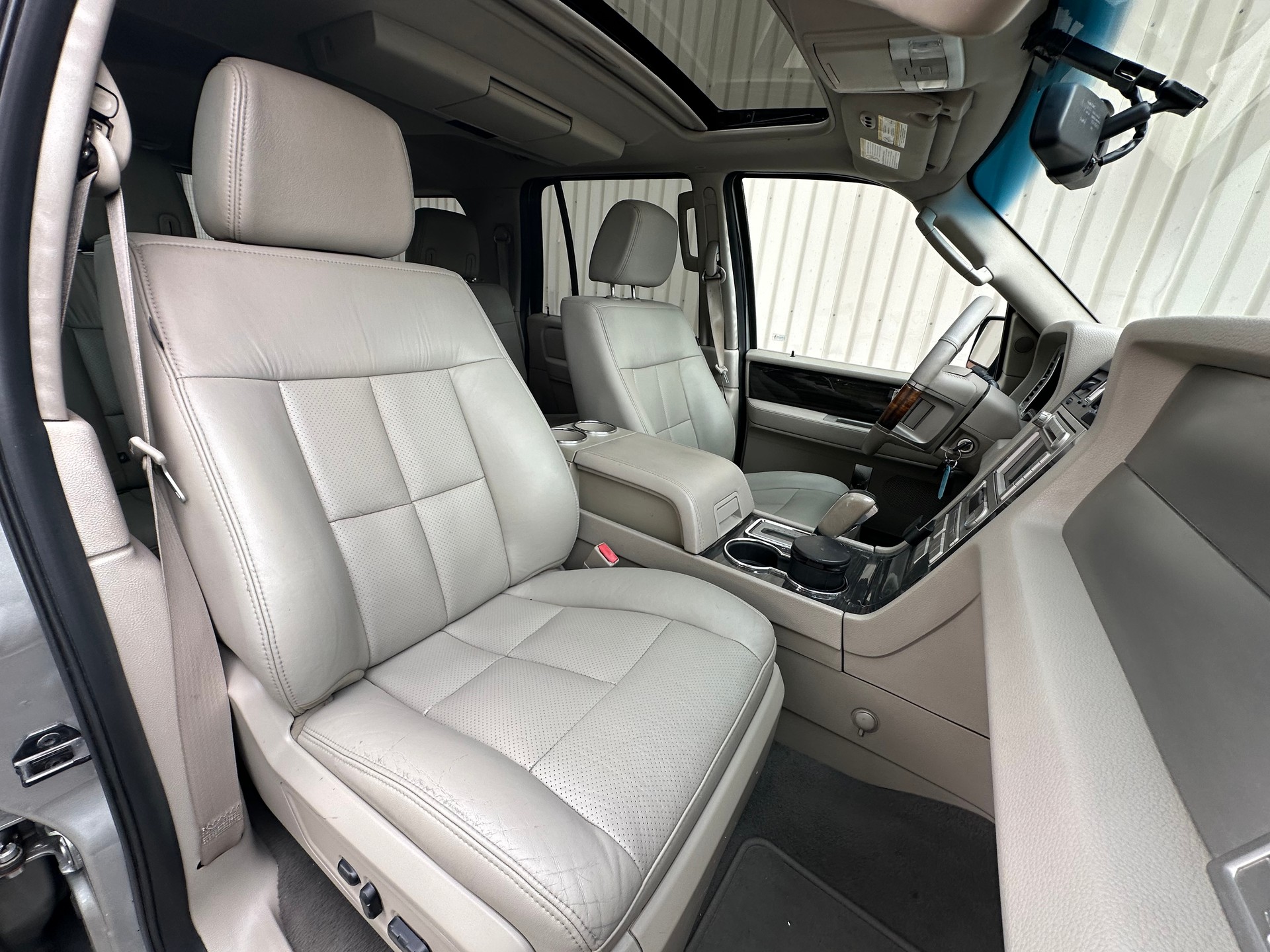 LINCOLN Navigator-image-10