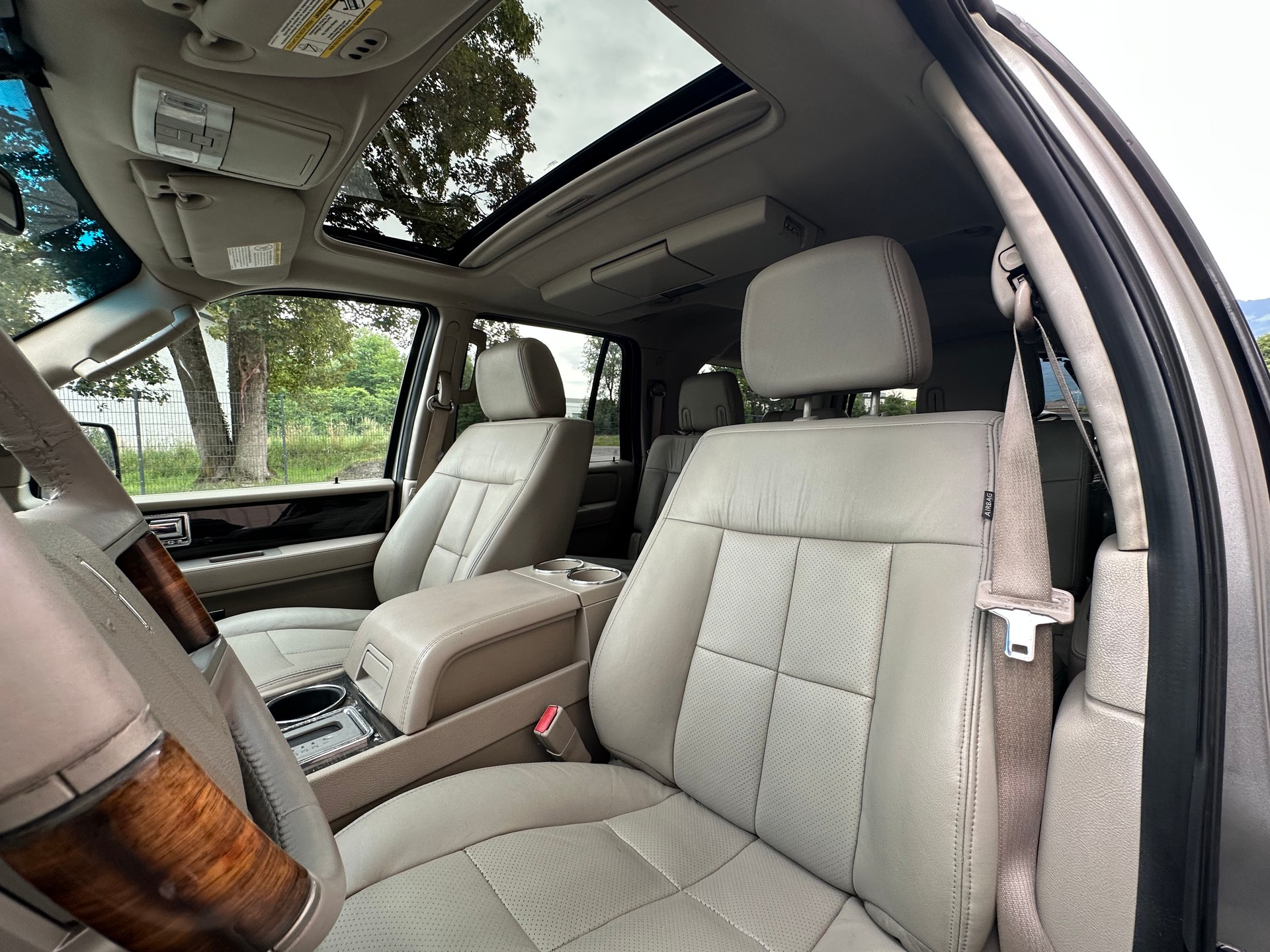 LINCOLN Navigator-image-12
