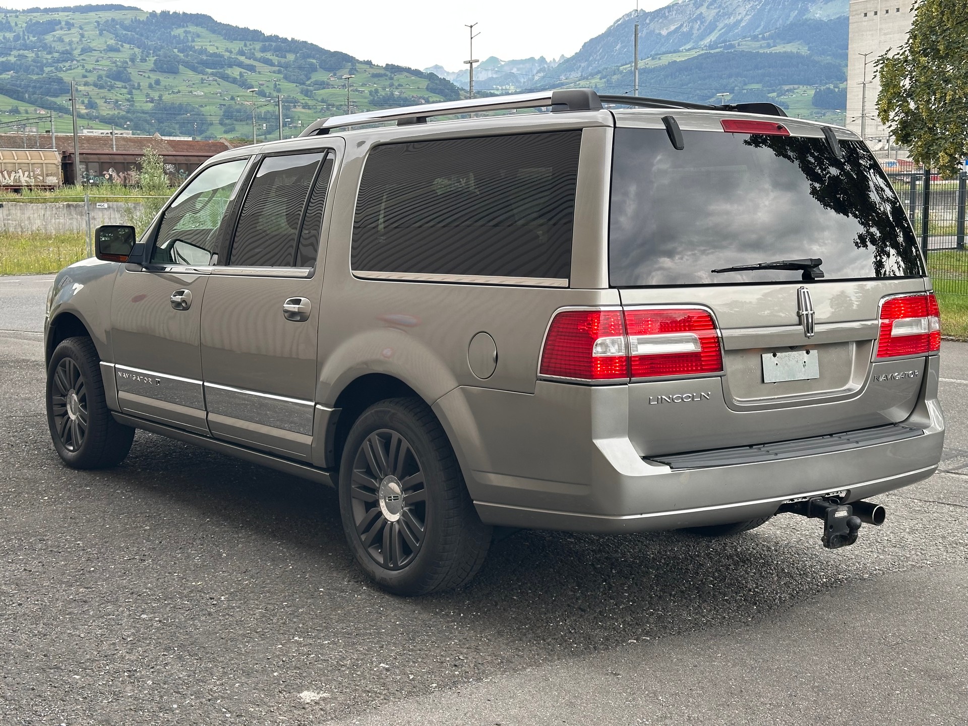 LINCOLN Navigator-image-3
