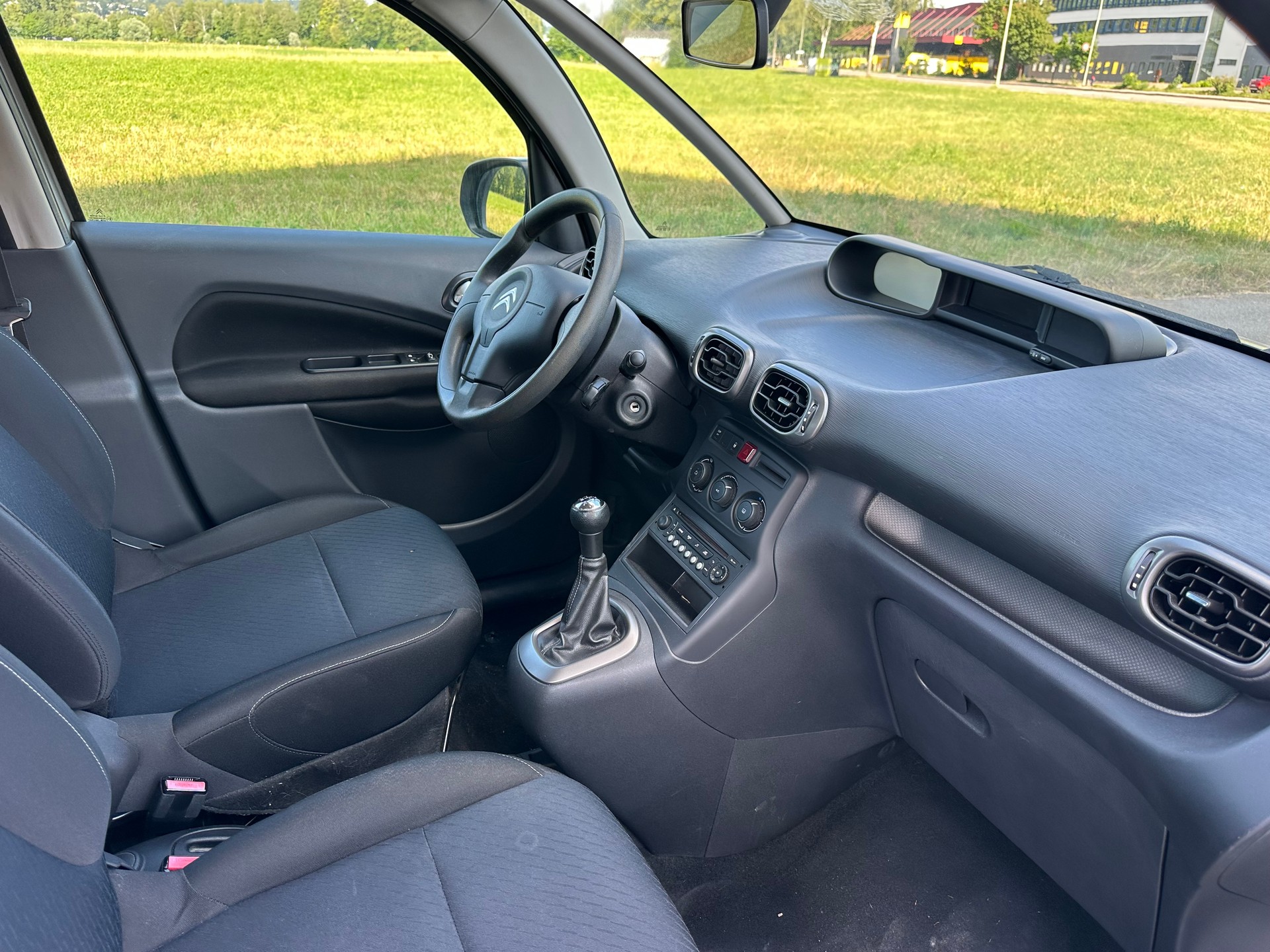 CITROEN C3 Picasso 1.4i 16V Séduction-image-9