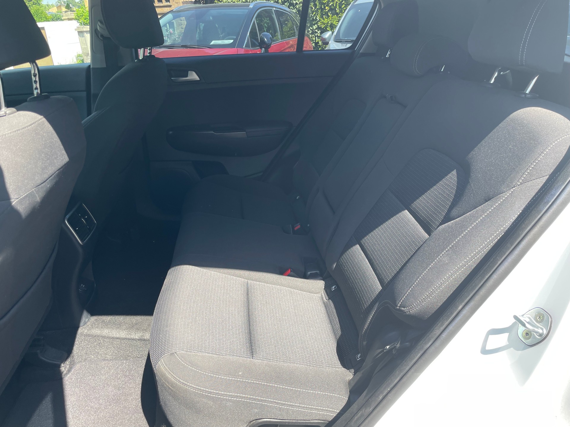 KIA Sportage 1.6 T-GDi Swiss City Line 4WD-image-11