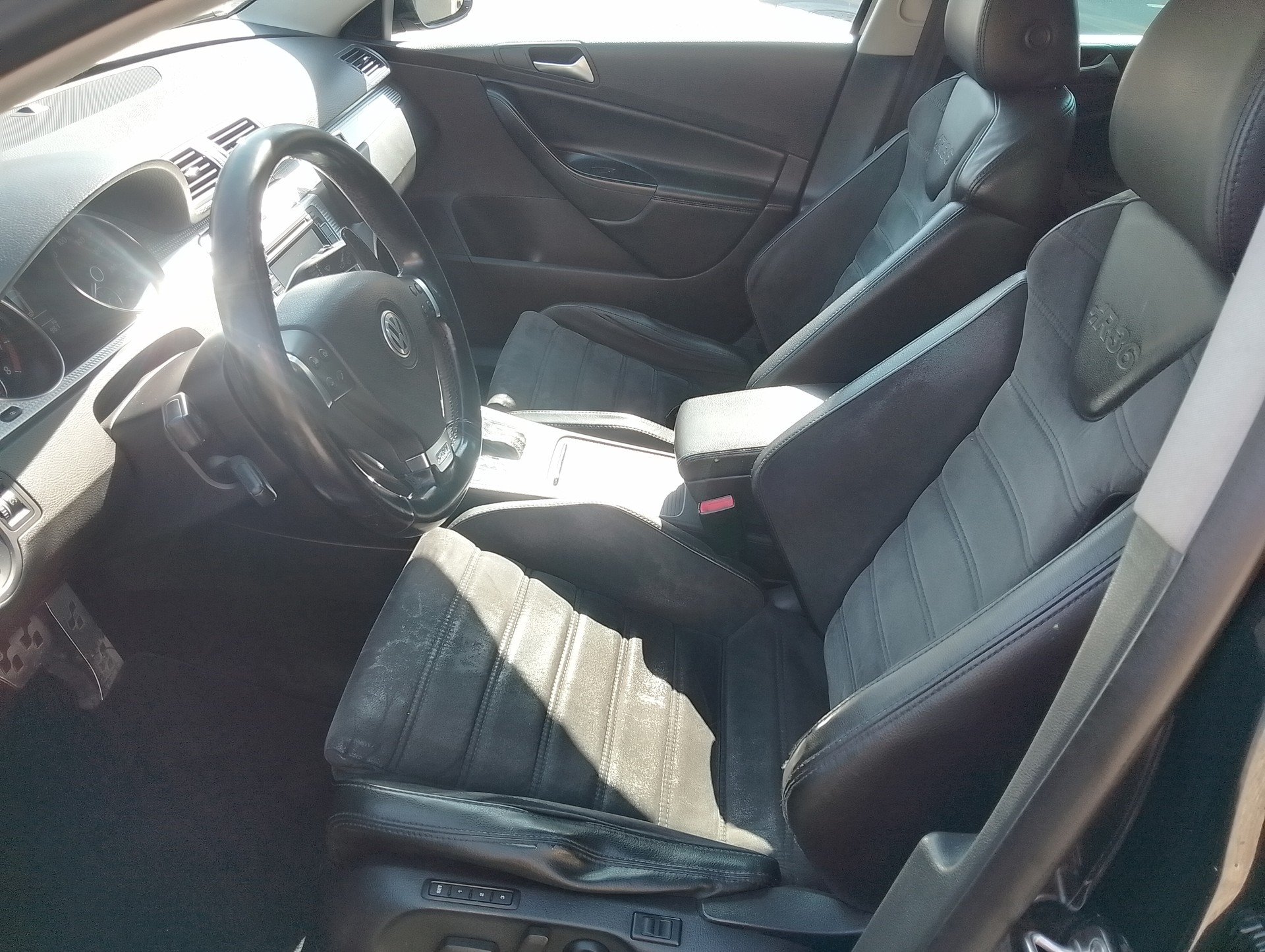 VW Passat Variant R36 4Motion-image-12