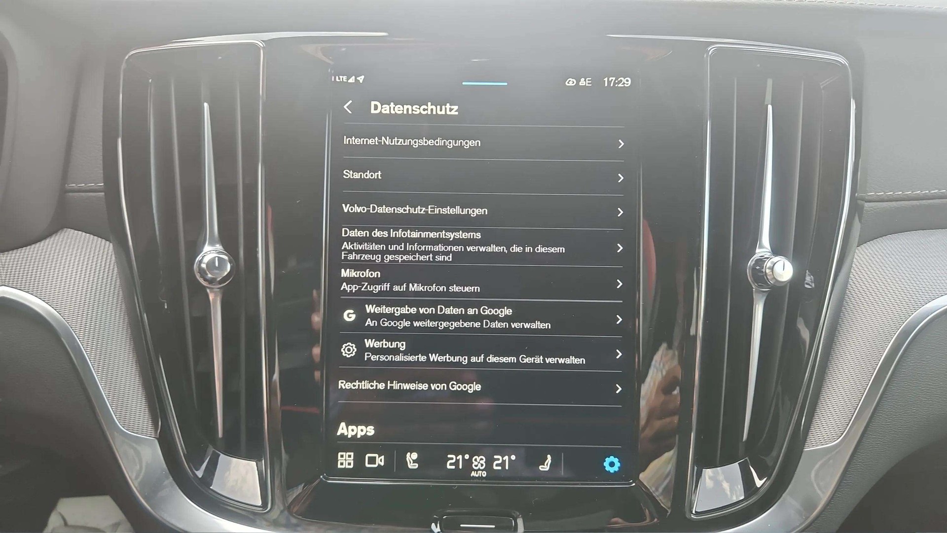 VOLVO V60 B4 Benzin Mild Hybrid Ultimate Dark DCT mit AHK & Panoramadach & 5J Werksgarantie-image-23