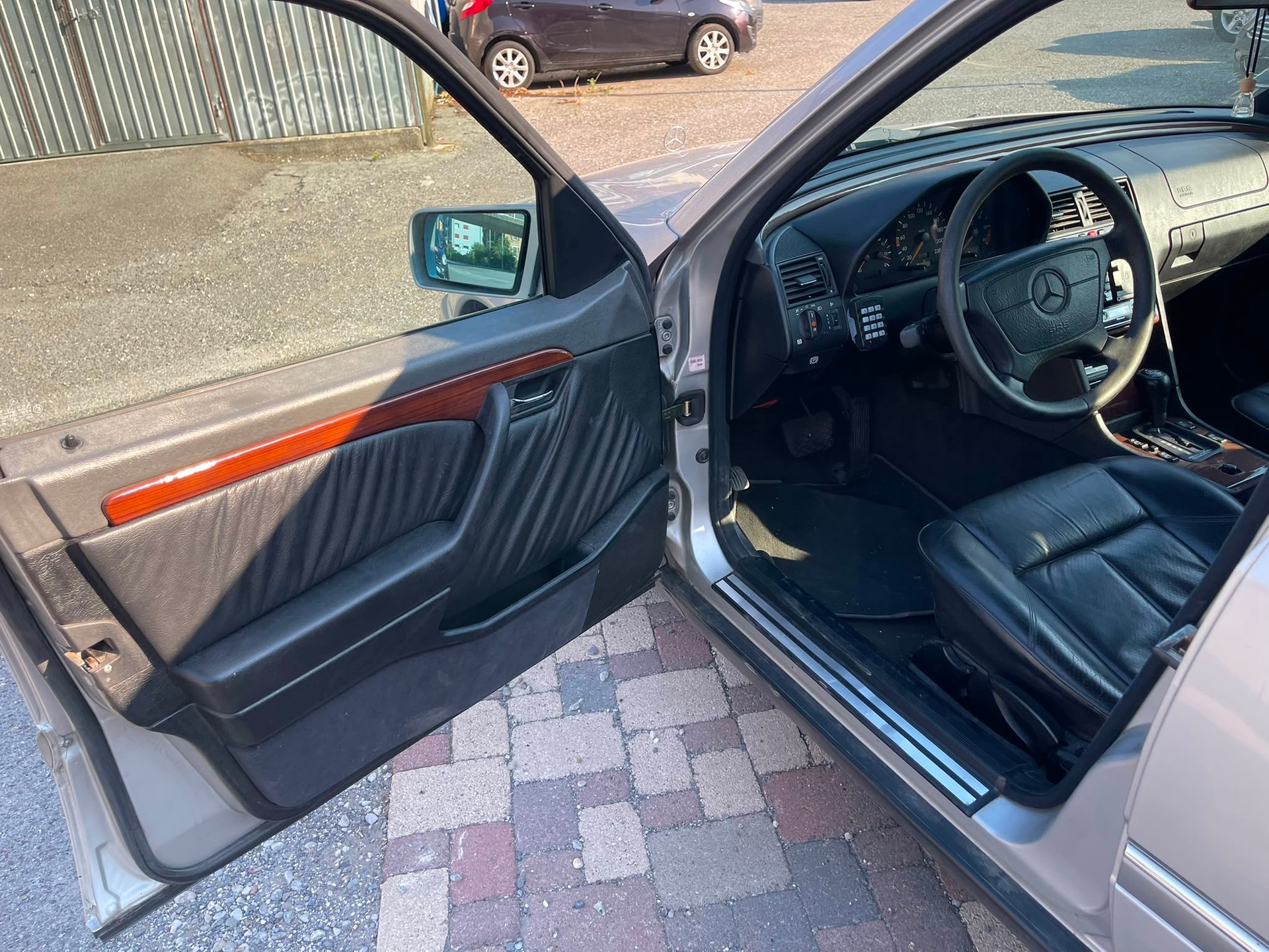 MERCEDES-BENZ C 250 D Elégance-image-6