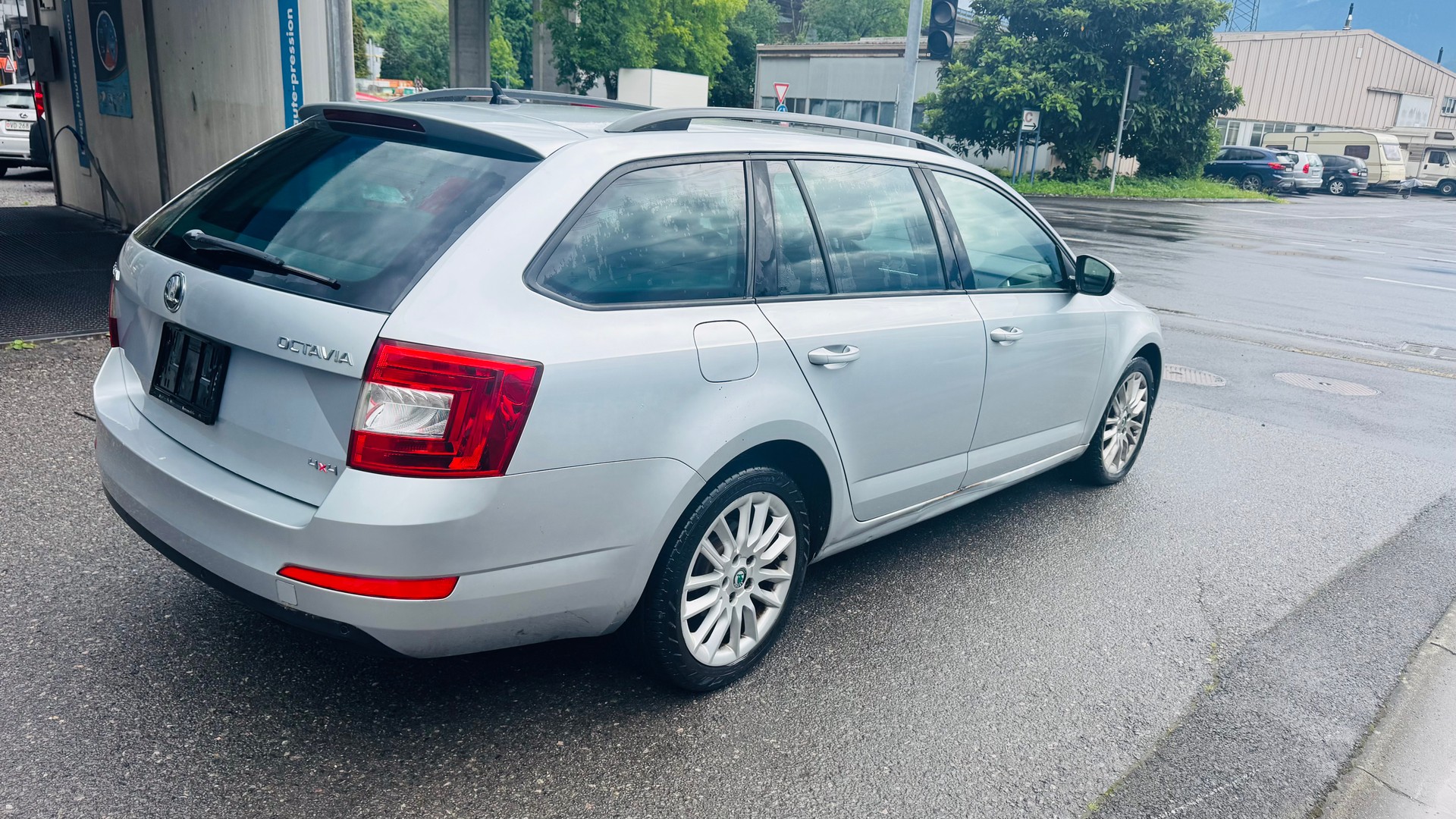SKODA Octavia Combi 1.8 TSI Ambition 4x4 DSG-image-9