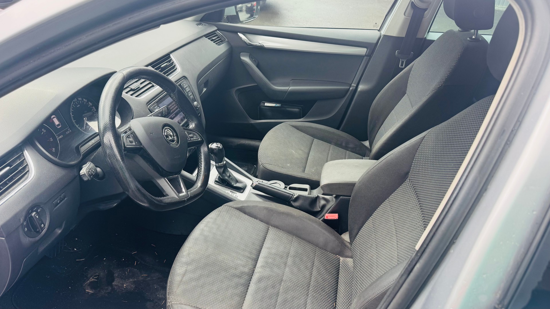 SKODA Octavia Combi 1.8 TSI Ambition 4x4 DSG-image-7