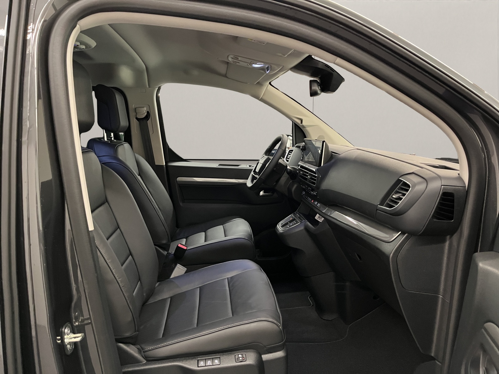 PEUGEOT Traveller Standard 2.2 BlueHDi 180 Business VIP S/S-image-7