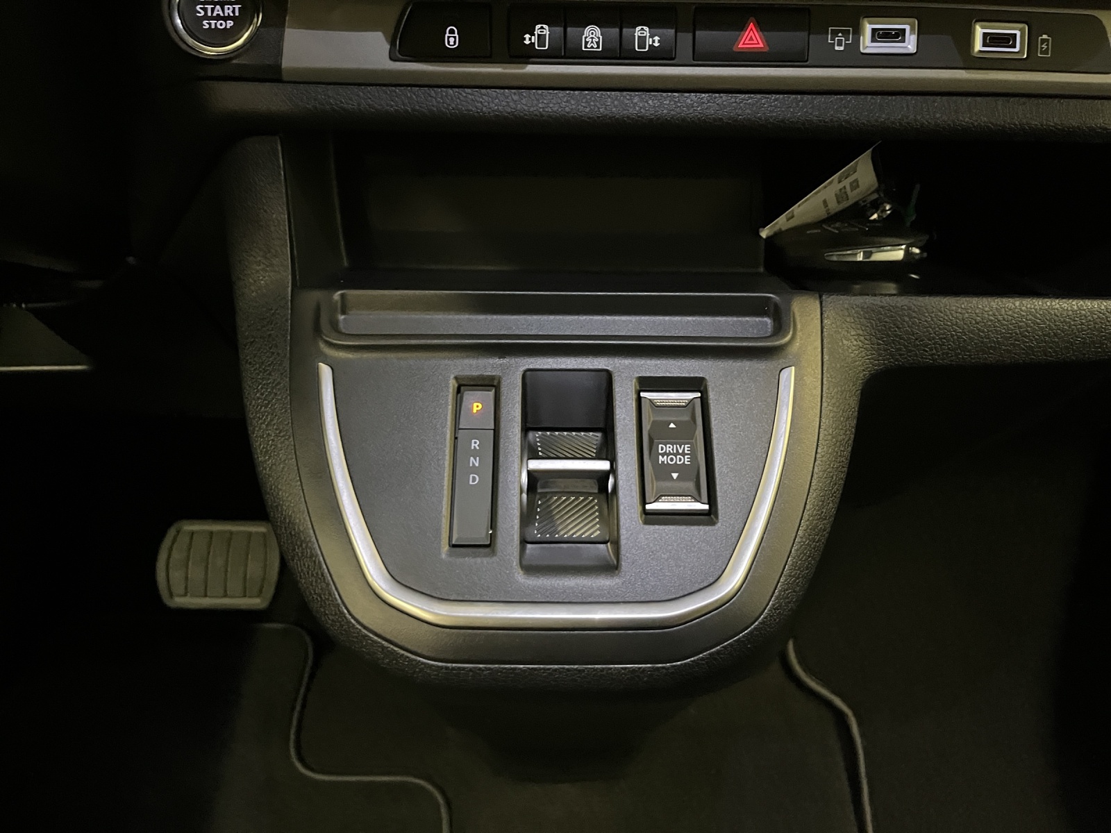 PEUGEOT Traveller Standard 2.2 BlueHDi 180 Business VIP S/S-image-10