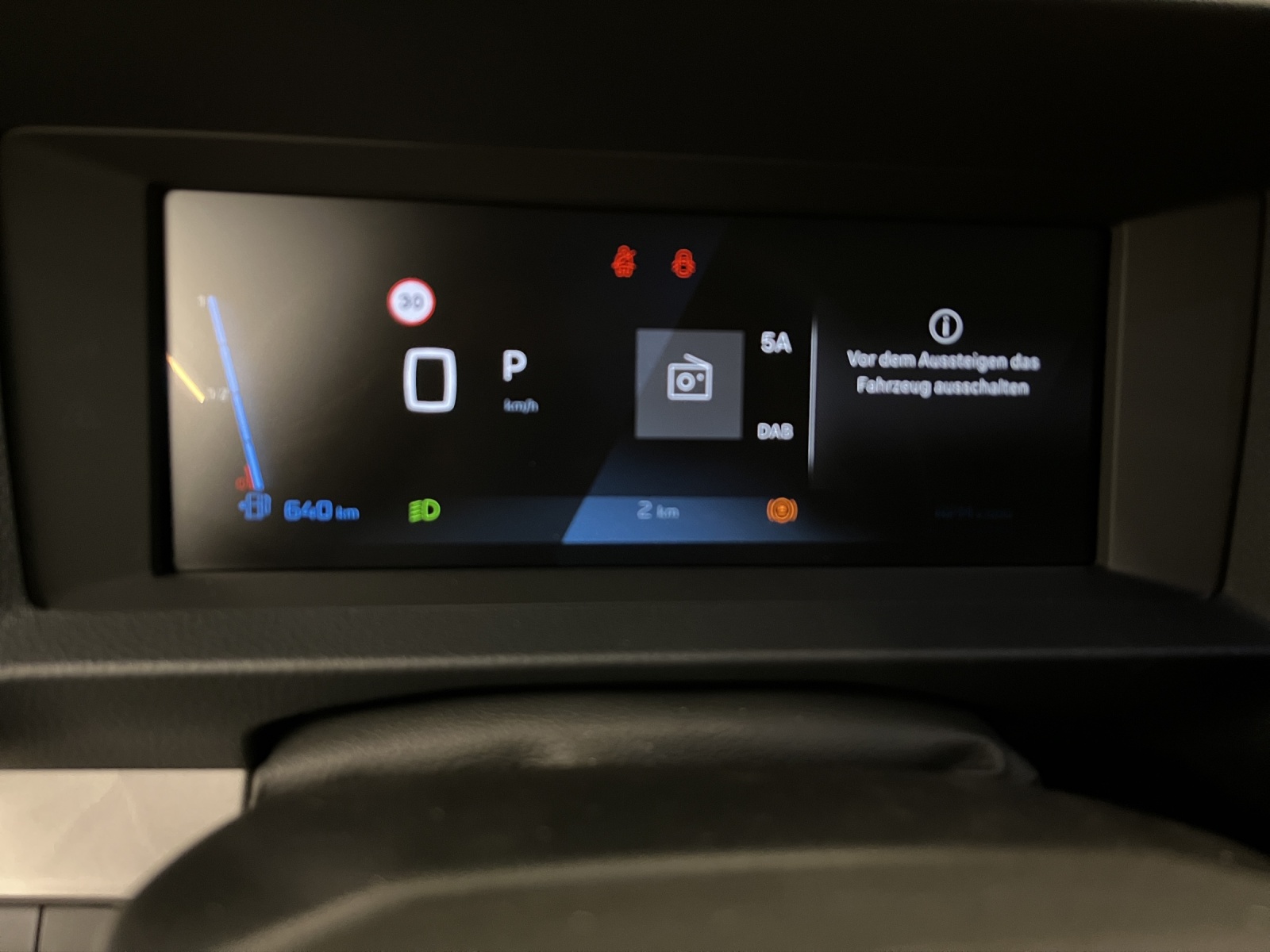 PEUGEOT Traveller Standard 2.2 BlueHDi 180 Business VIP S/S-image-9