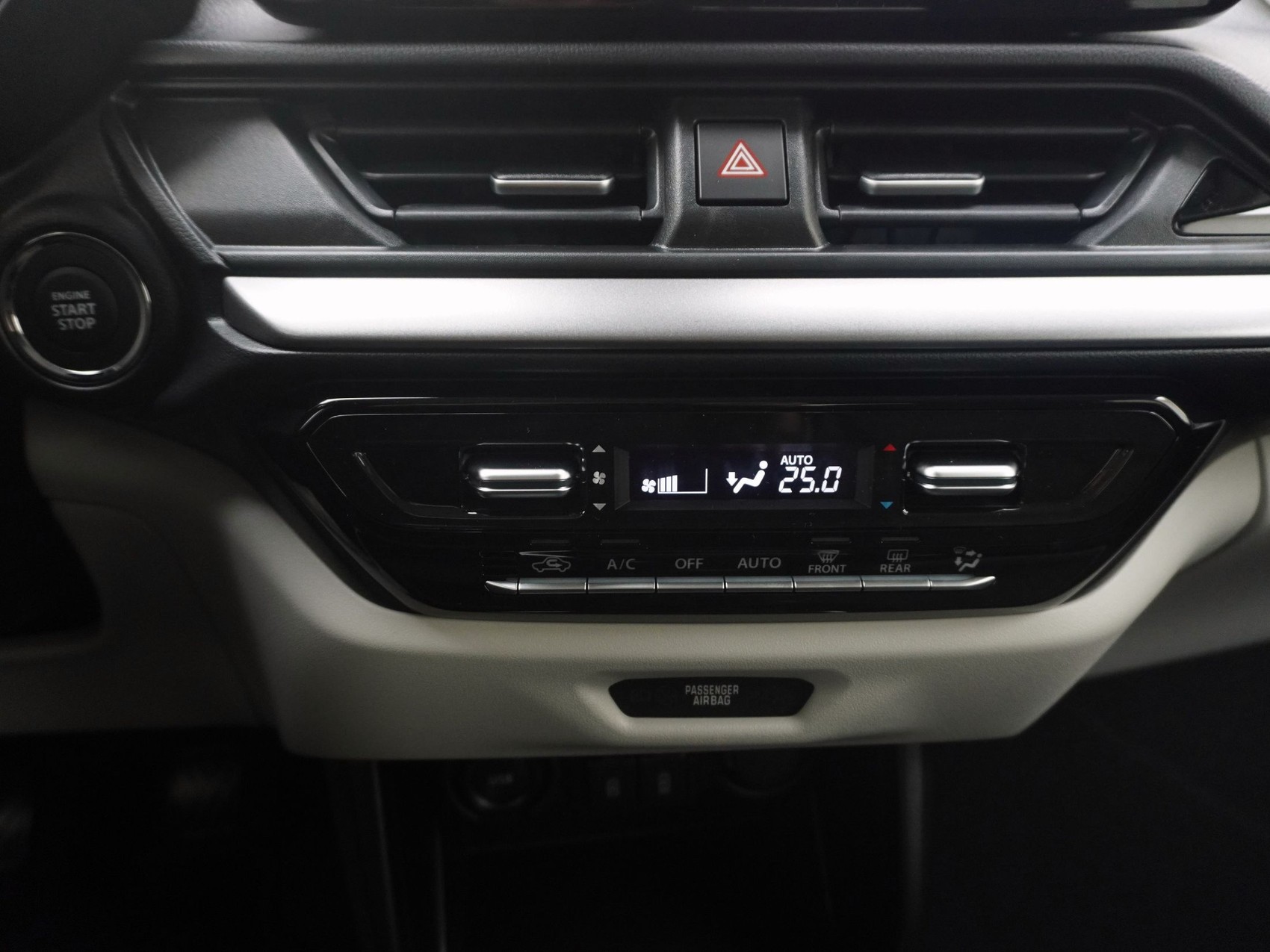 SUZUKI Swift 1.2 Sakura Top Hybrid 4x4-image-12