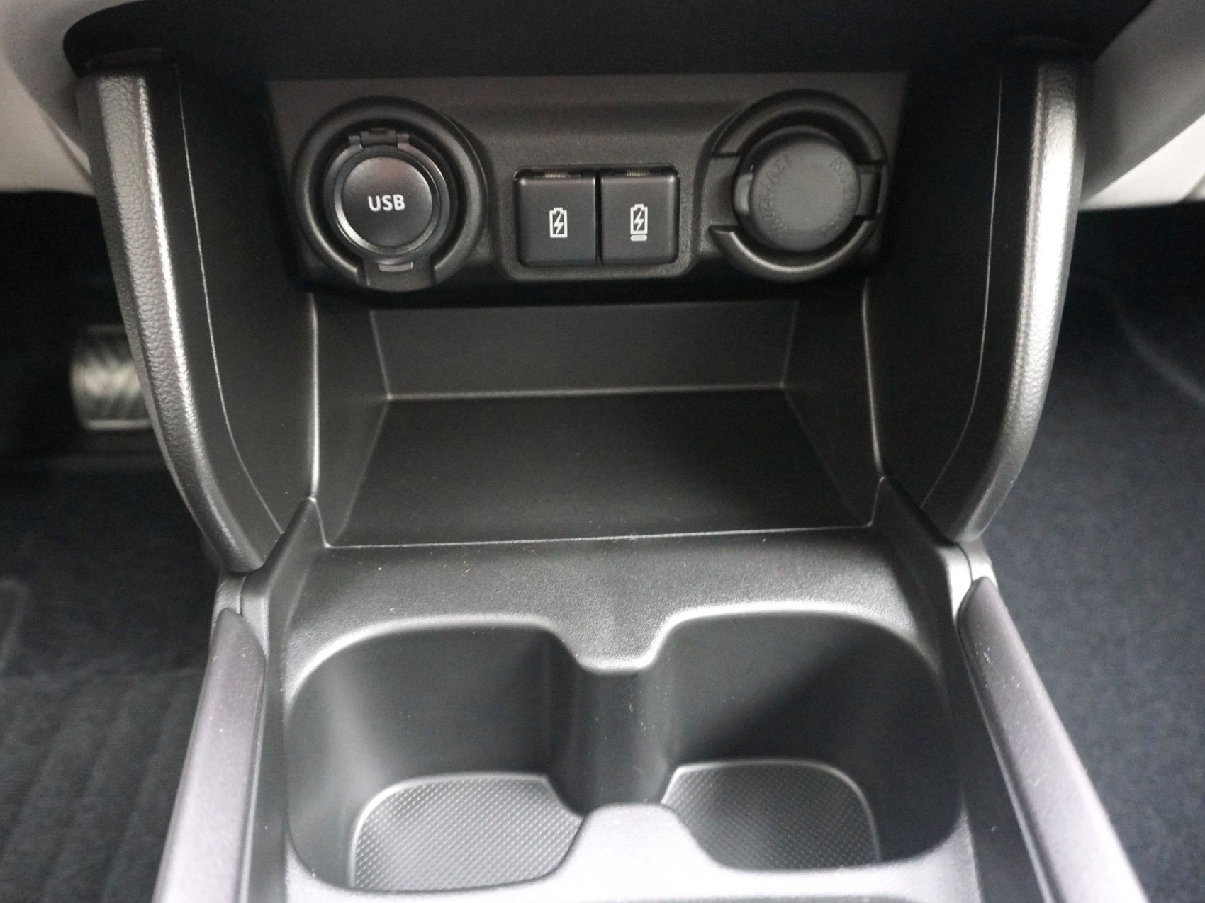 SUZUKI Swift 1.2 Sakura Top Hybrid 4x4-image-11