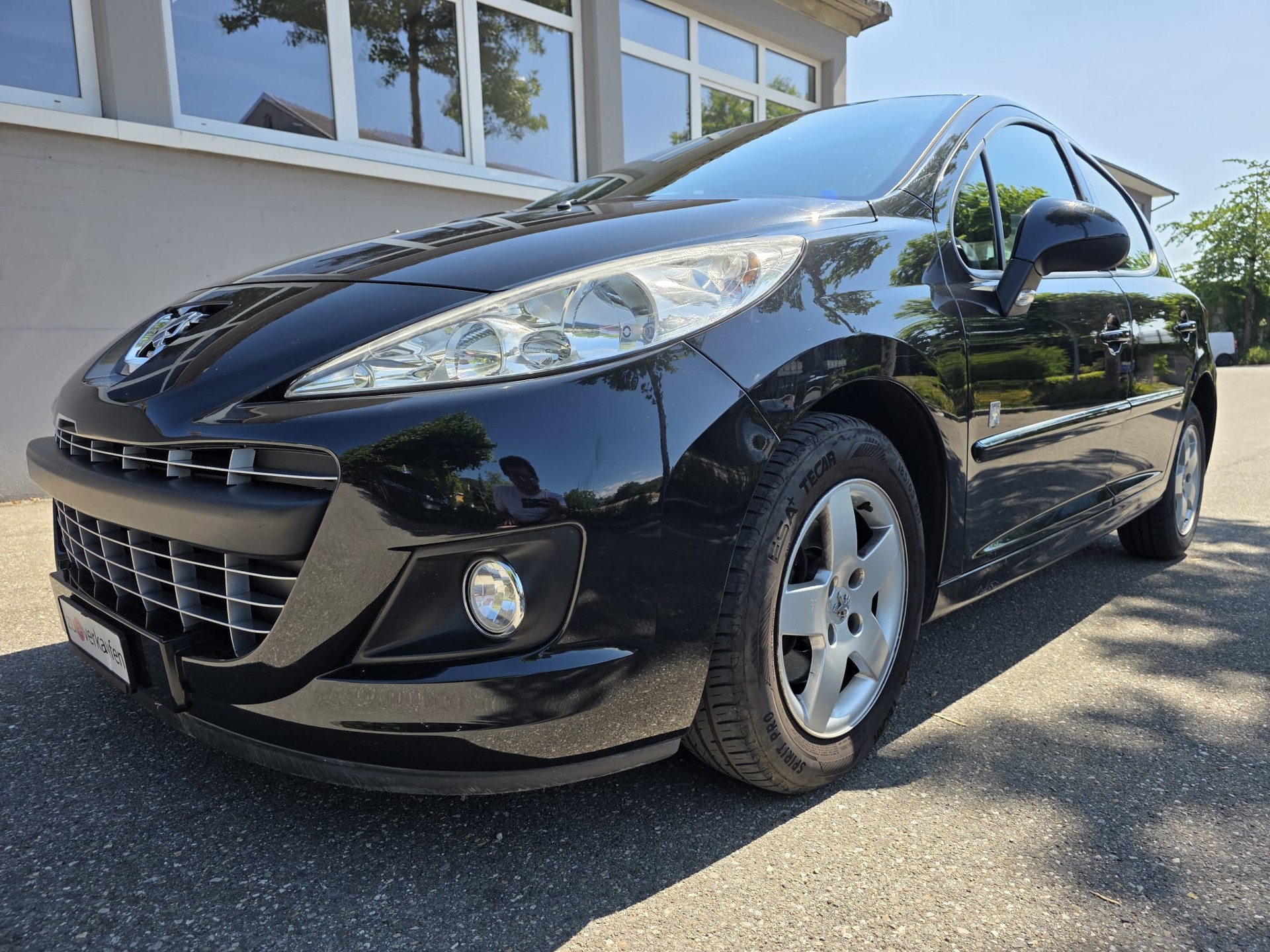 PEUGEOT 207 1.4 16V Swiss Edition