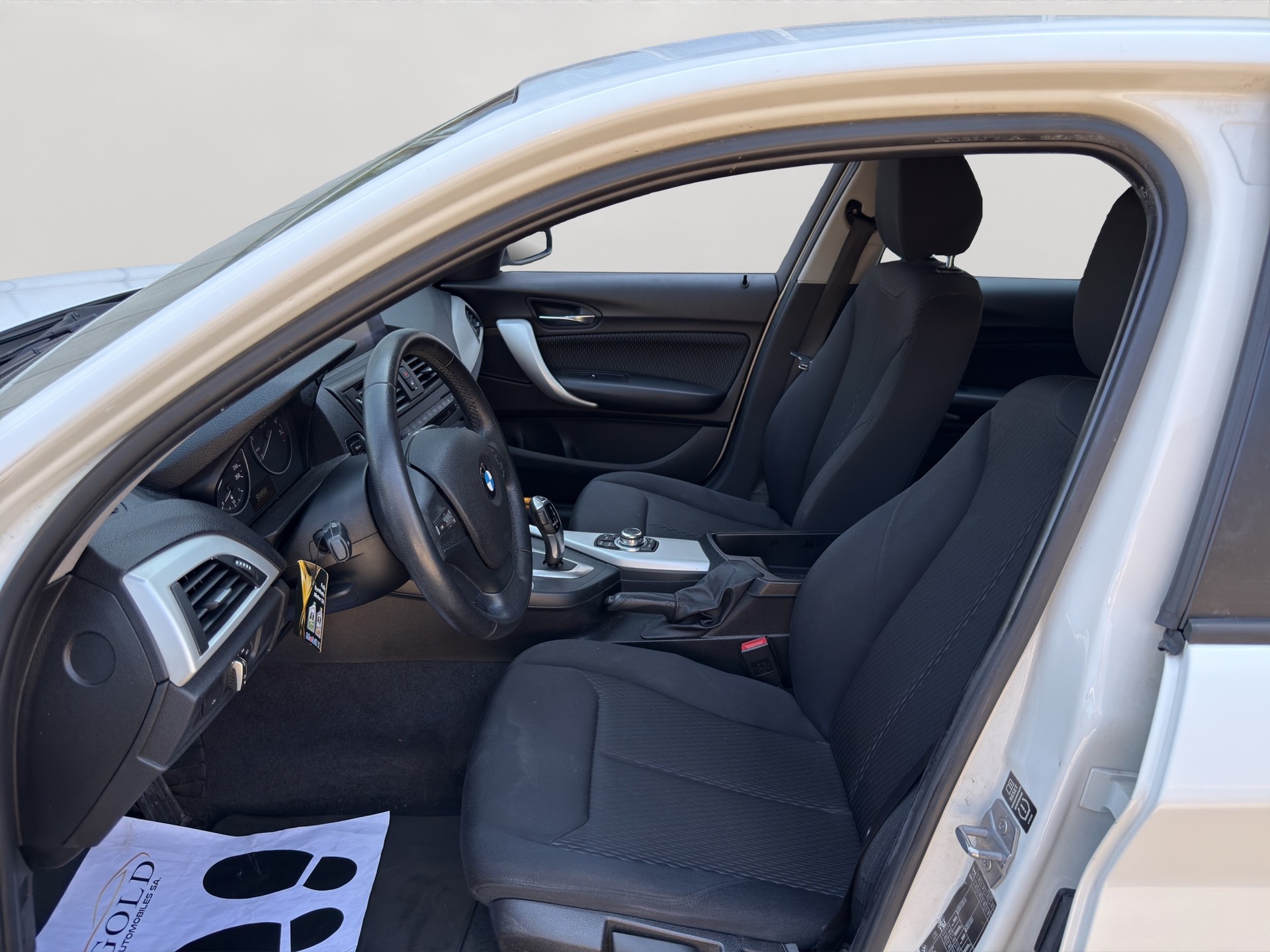 BMW 116i Urban Line Steptronic-image-6