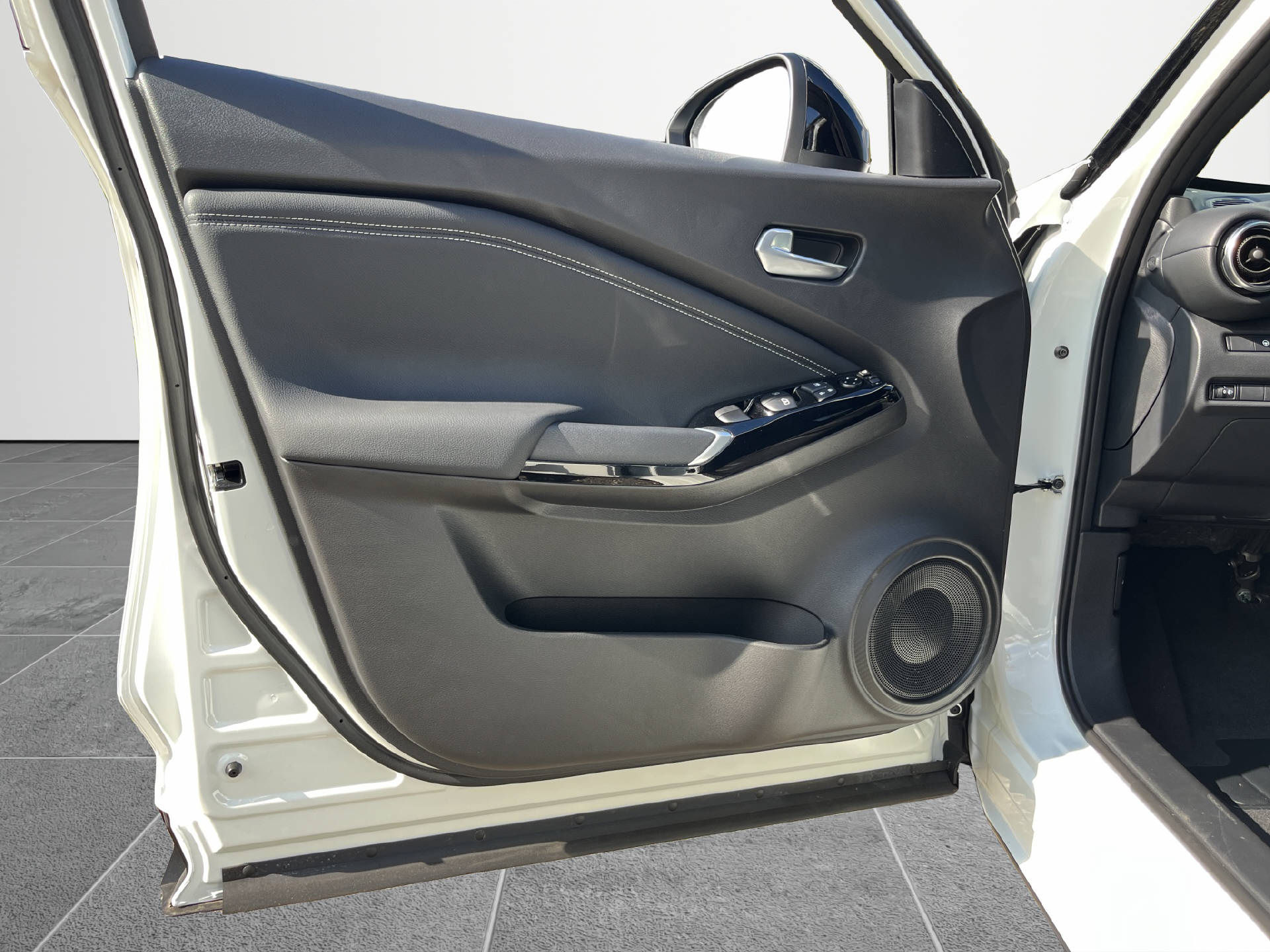 NISSAN Juke 1.6 Hybrid Tekna-image-10