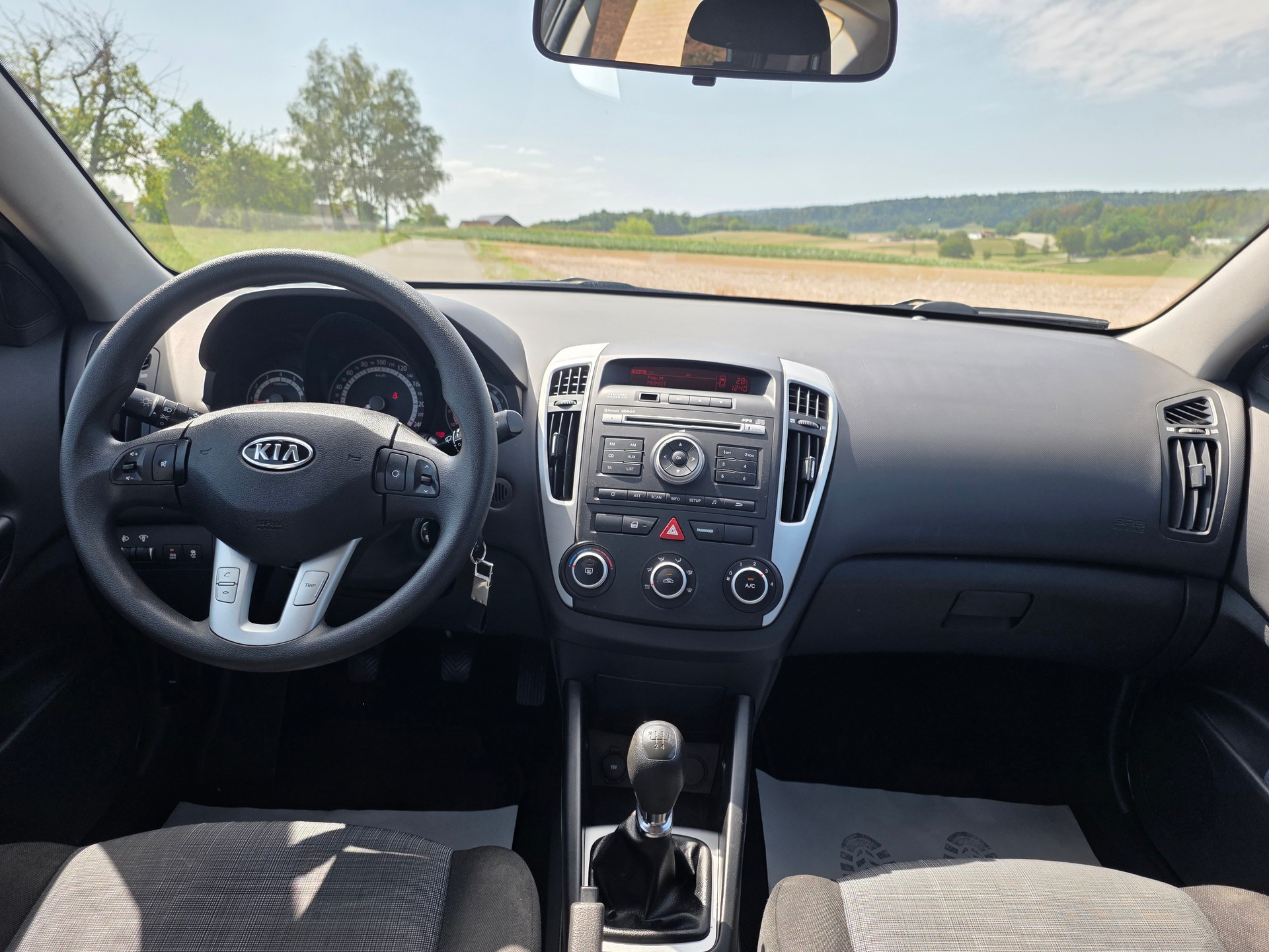 KIA Cee'd Sporty Wagon 1.4 16V Basic-image-10